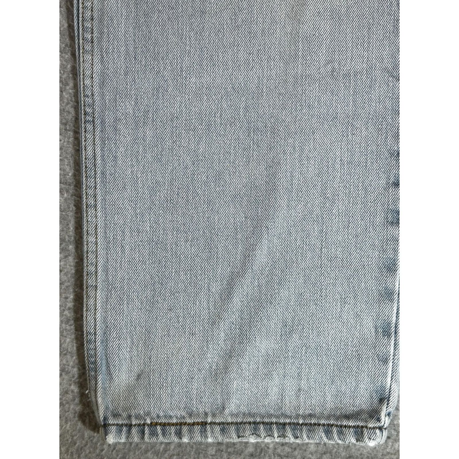 Levi's Levis 550 Jeans Mens 34x30 Relaxed Light Blue Denim Distressed Pockets 5-Pocket Zip Fly Vintage No Mens Size US 34 / EU 50 - 4 Thumbnail