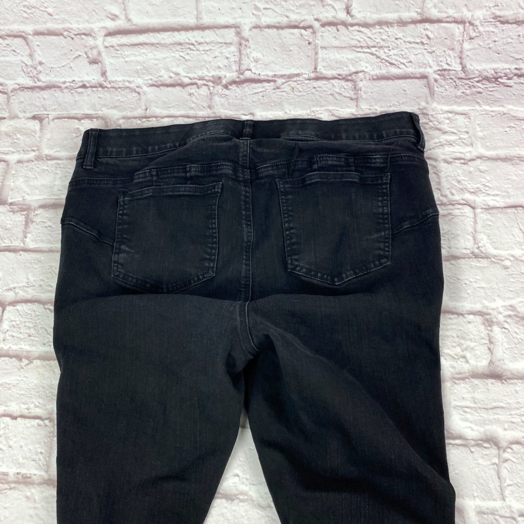 Torrid Torrid Bombshell Skinny Jeans Black Distressed Ripped Mid-Rise Womens Size 18R 27 In Inseam 36 Waist Dark Denim Size 40" / US 18 - 7 Thumbnail