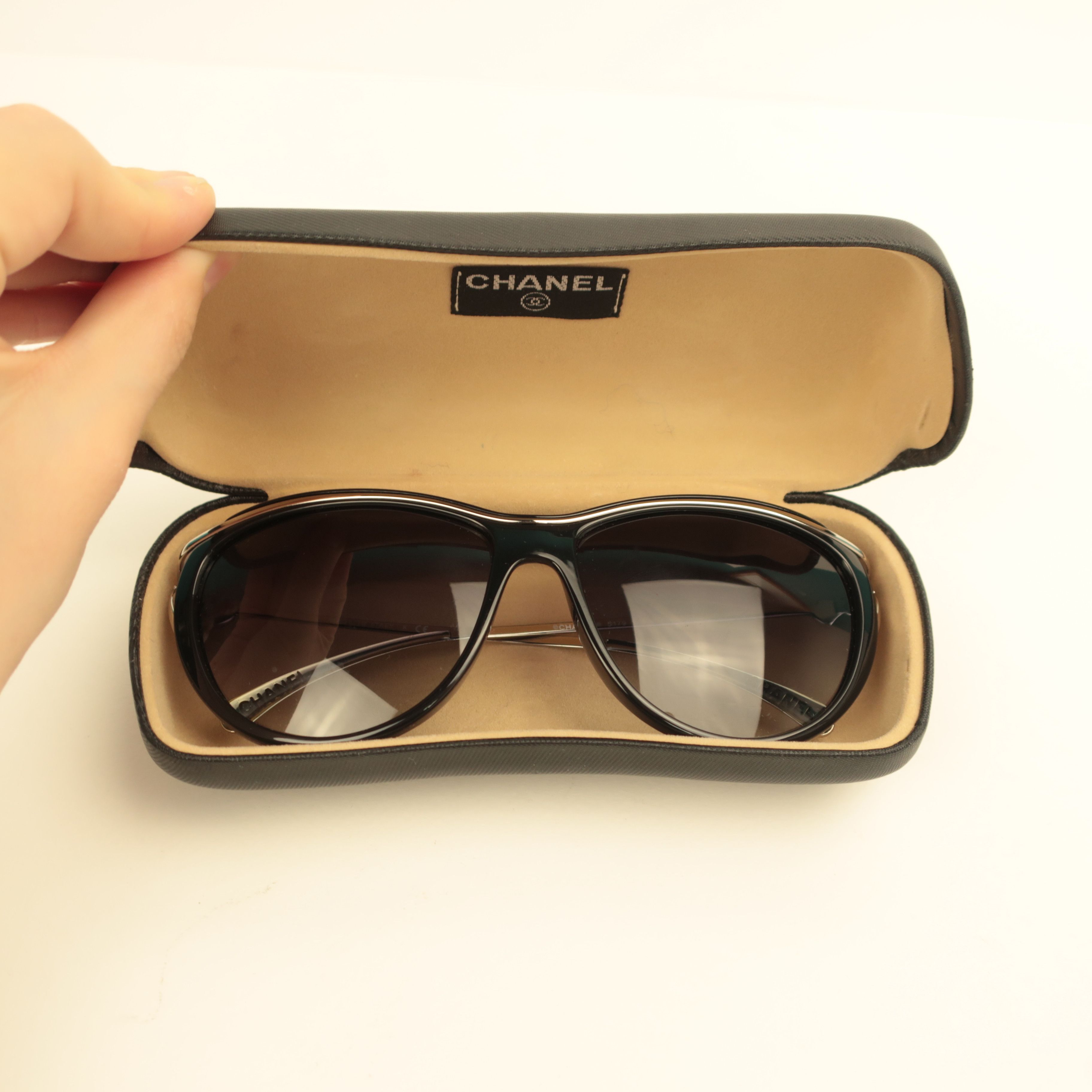 Chanel Chanel Cat Eye Bow Sunglasses Black Size ONE SIZE - 4 Thumbnail