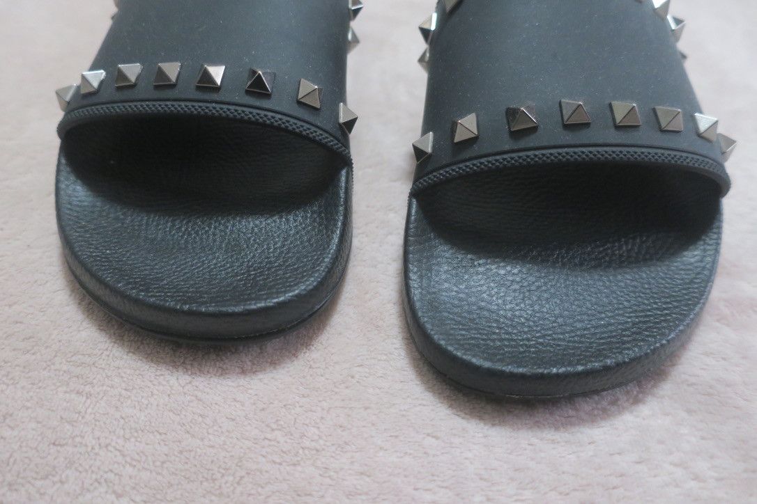 Valentino VALENTINO GARAVANI Black Rockstud Pool Slides Size US 8 / IT 38 - 2 Thumbnail
