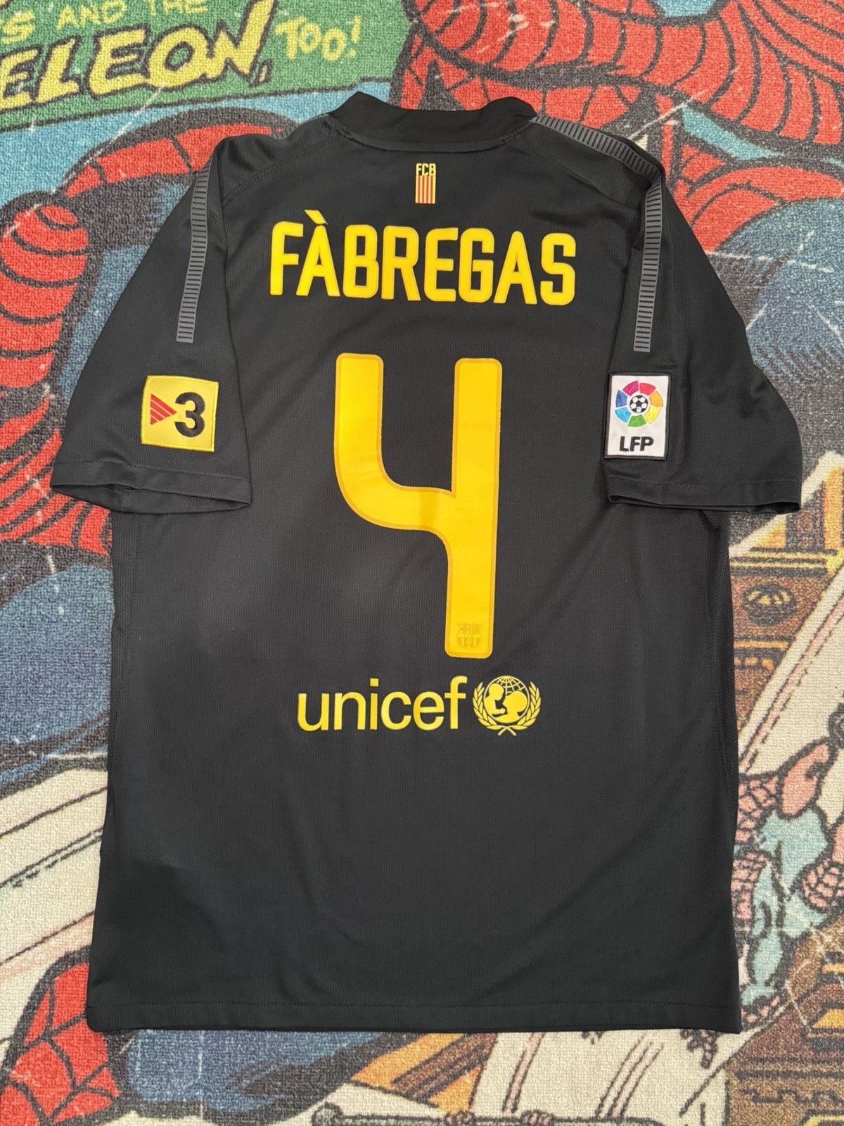 Nike Barcelona 2011/12 fabregas #4 away jersey Size US M / EU 48-50 / 2 - 1 Thumbnail