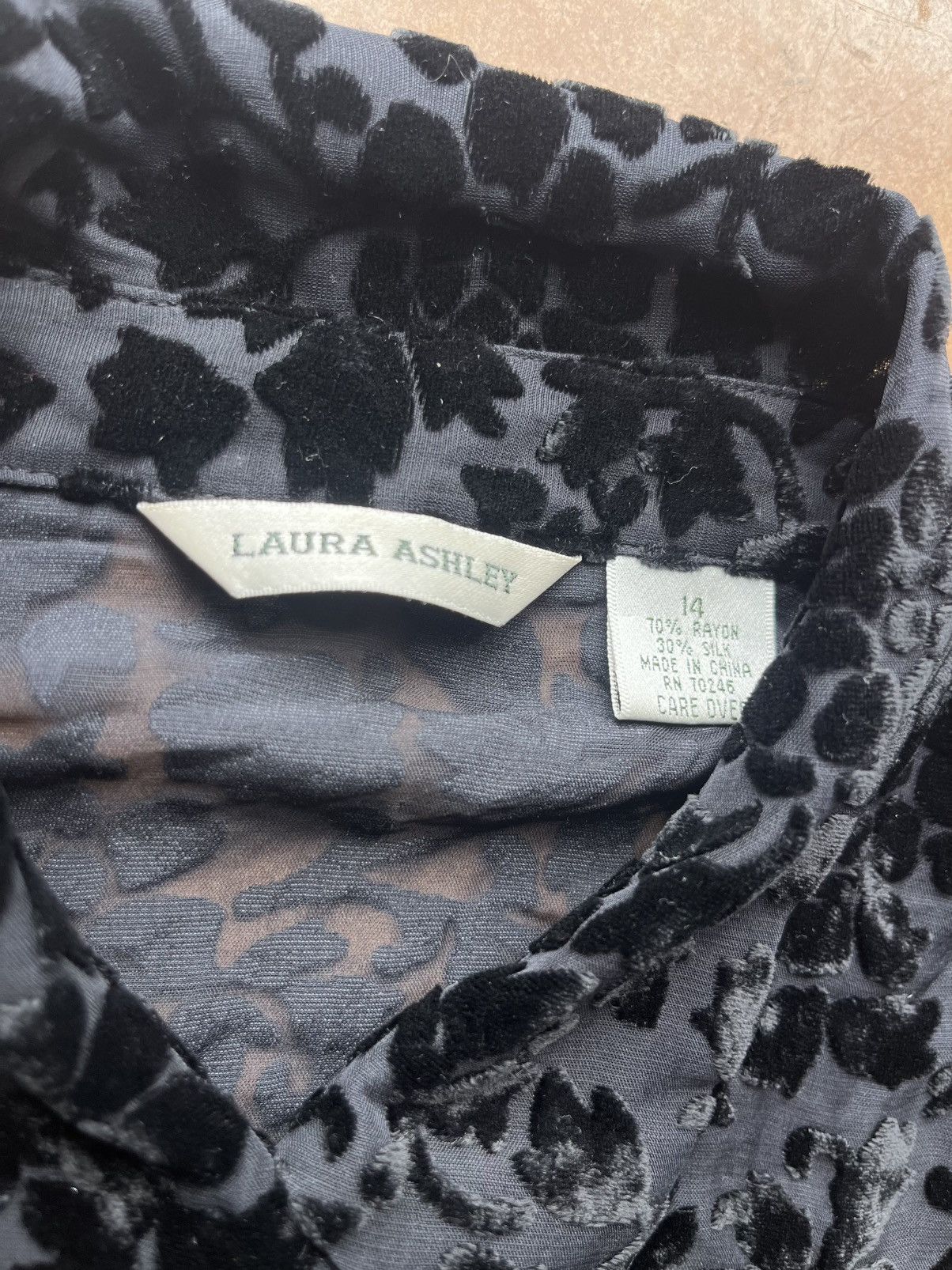 Laura Ashley Laura Ashley silk velvet sheer floral oversized shirt Size L / US 10 / IT 46 - 4 Thumbnail