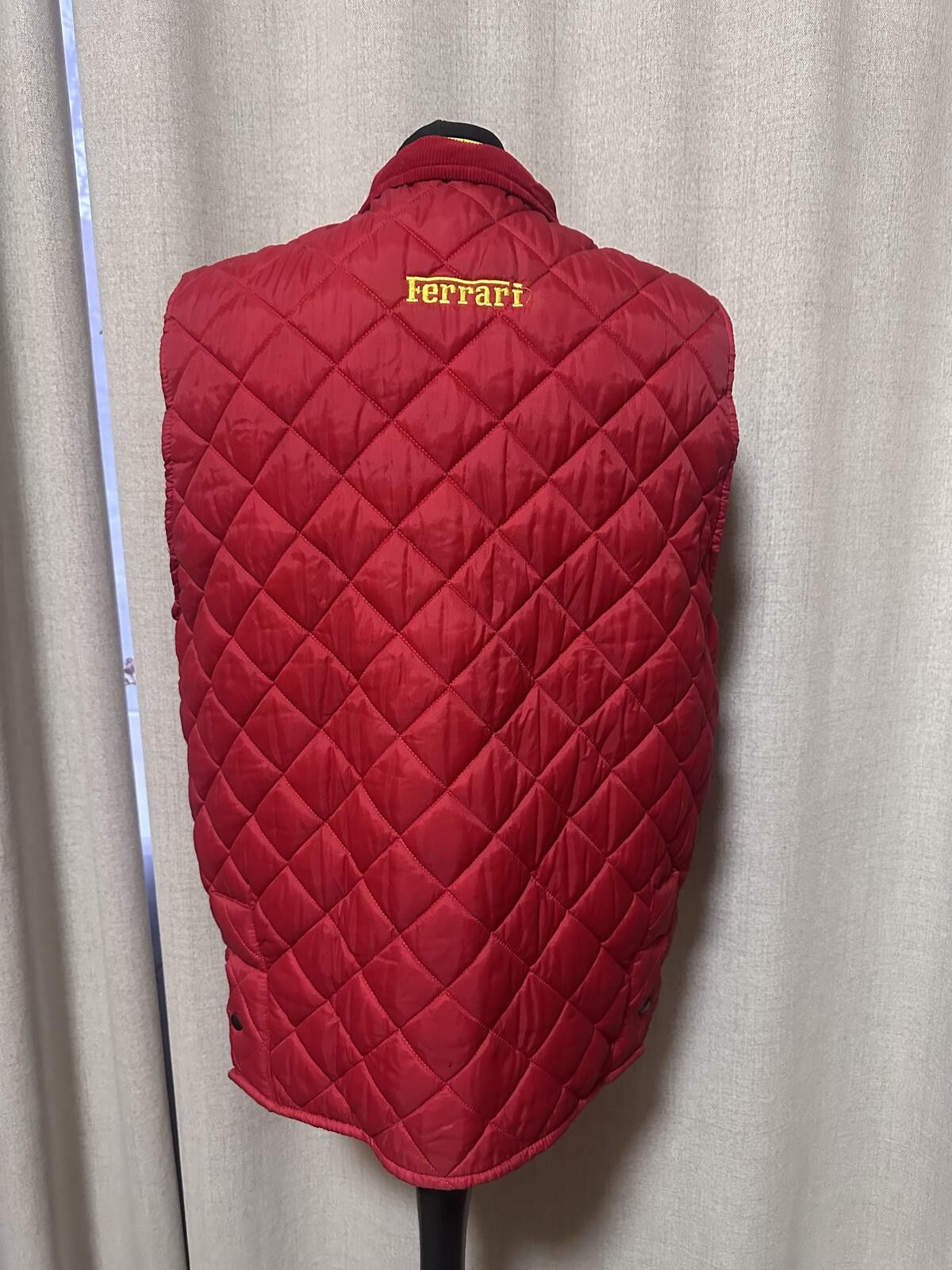 Ferrari Ferrari Vintage 1996 Formula 1 F1 Vest Red Quilted Size US L / EU 52-54 / 3 - 6 Thumbnail