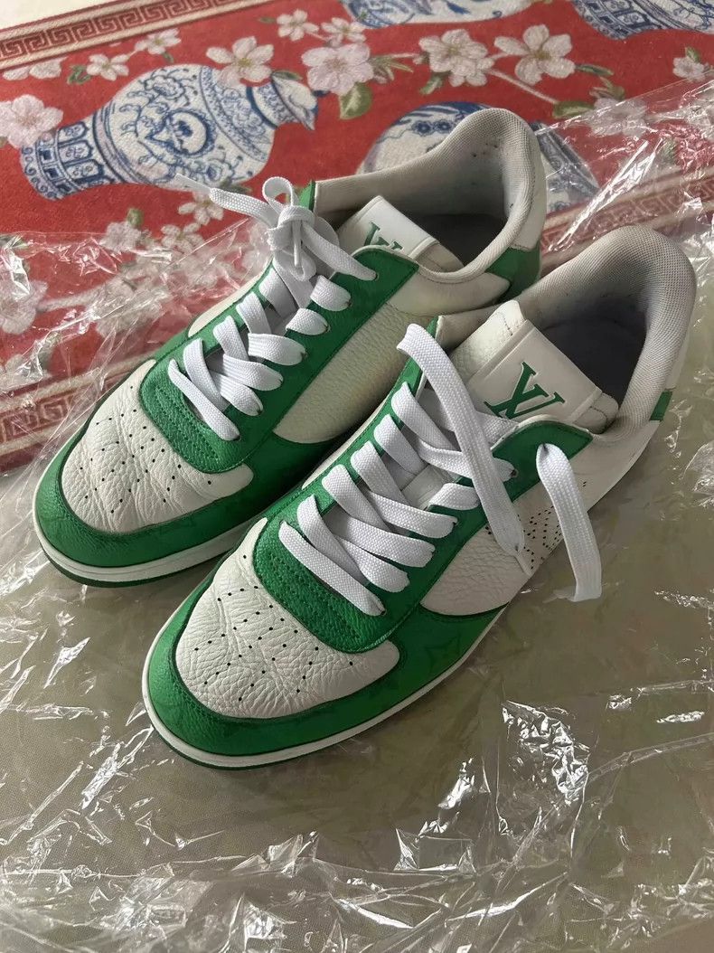 Louis Vuitton Louis Vuitton Green Sneakers Size US 8.5 / EU 41-42 - 1 Thumbnail