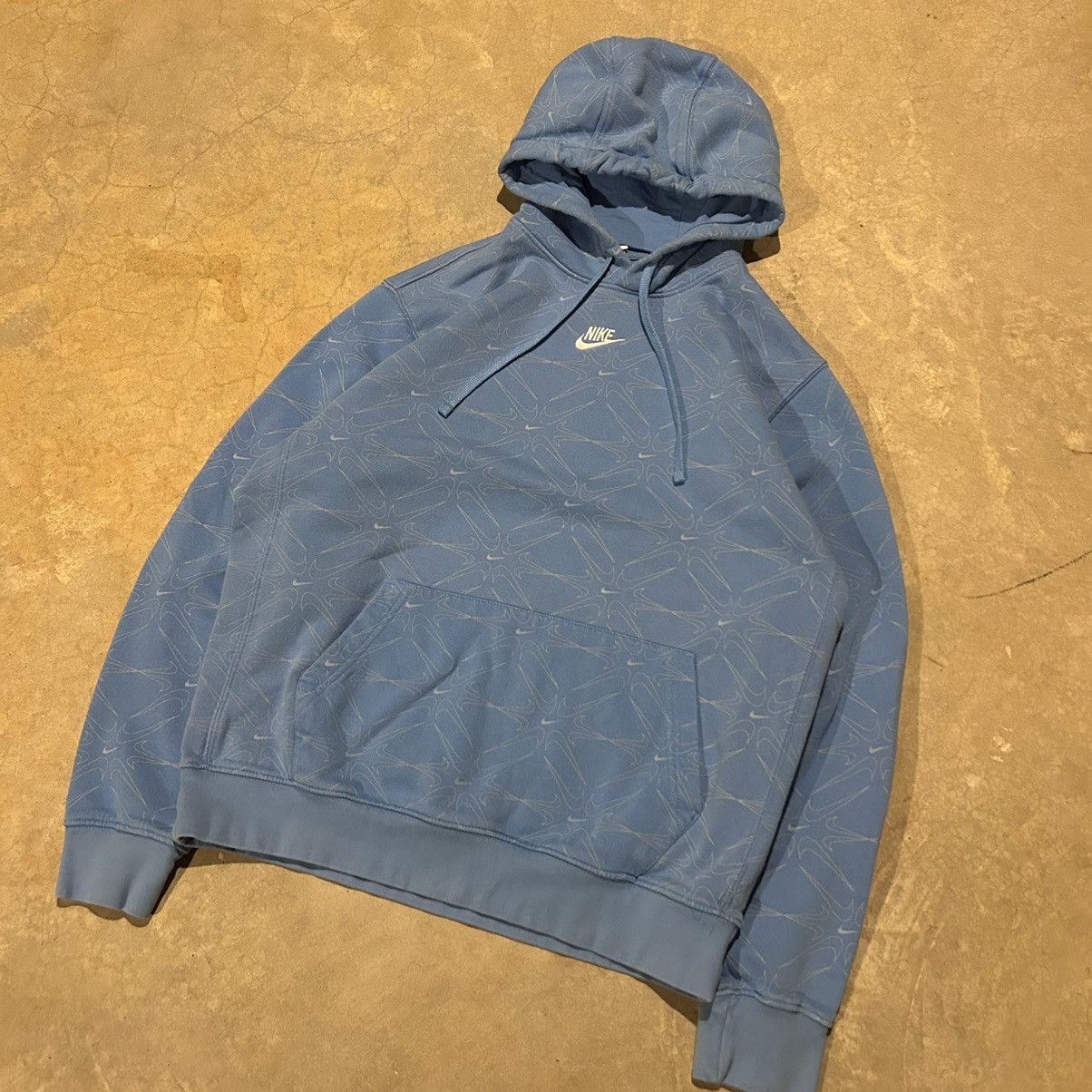 Nike × Vintage Essential Vintage Y2K Nike Center Logo AOP Baby Blue Hoodie Size US L / EU 52-54 / 3 - 2 Thumbnail