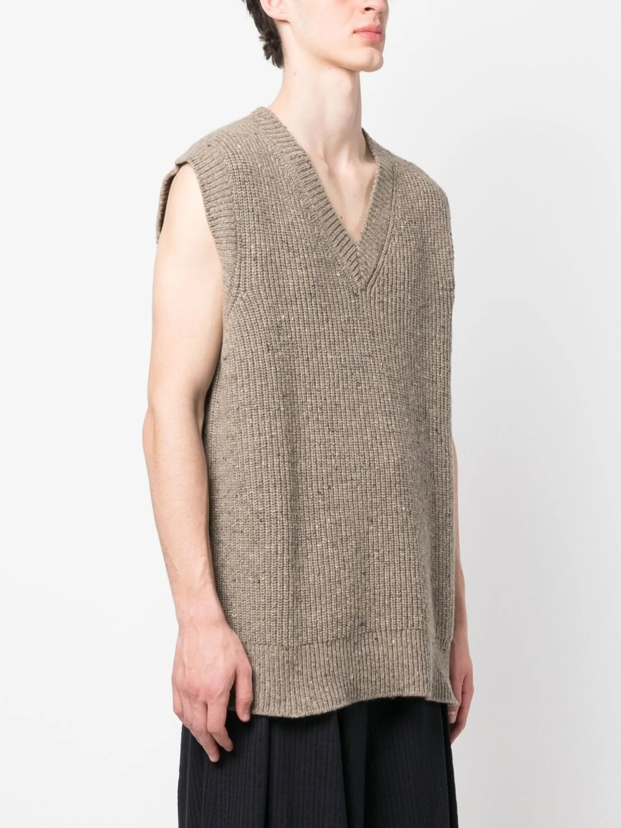 Maison Margiela o1w1db10525 V-neck Knitted Vest in Beige Size US XL / EU 56 / 4 - 3 Thumbnail