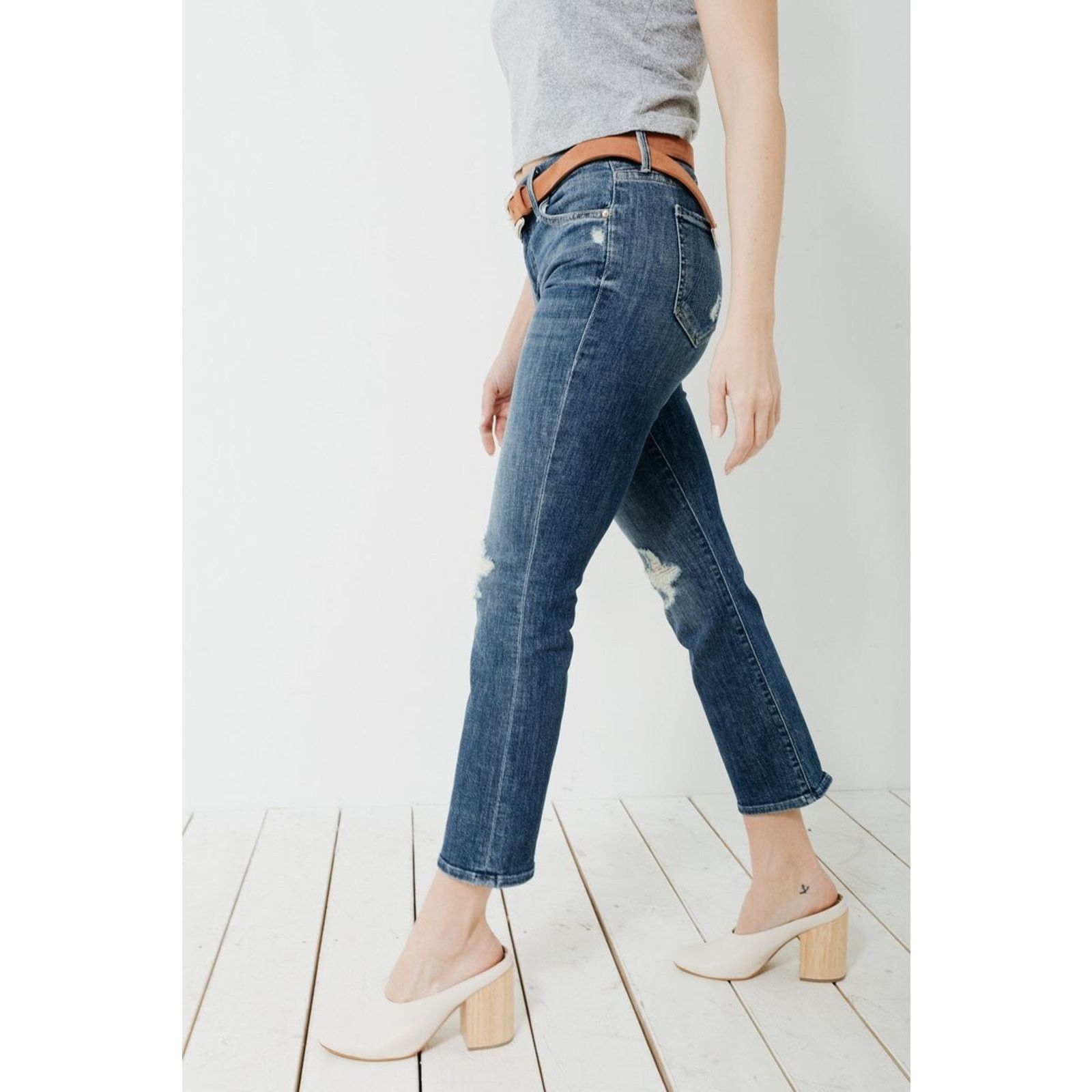 MOTHER Mother the Outsider Crop Jeans Crazy Like a Fox Wash Size 29 Size 29" - 1 Thumbnail