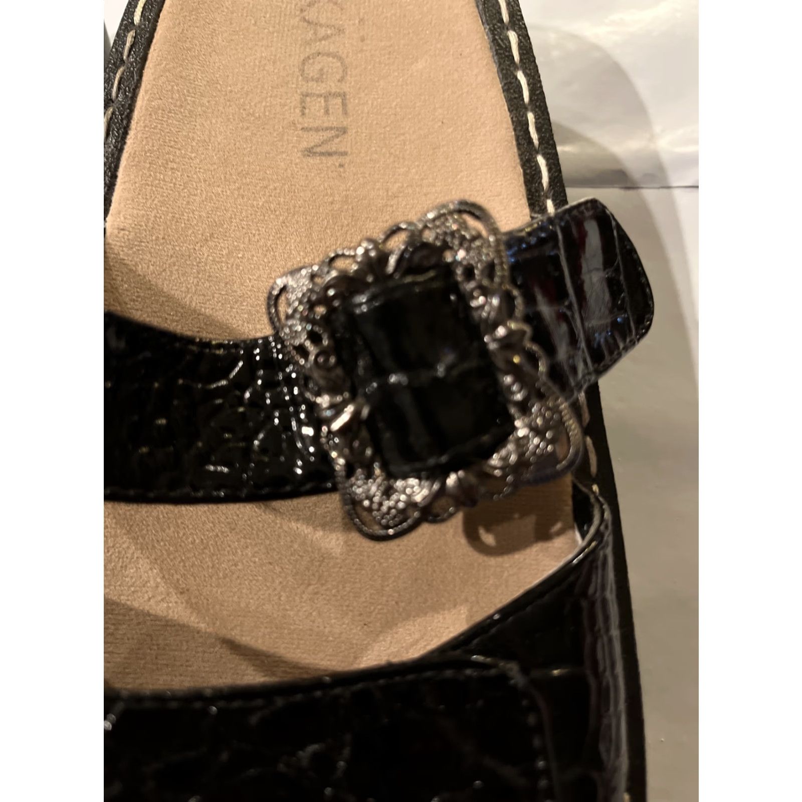 Skagen KAGEN Black Patent Leather Dressy SANDALS Silver Buckle Wedges Flat Women’s 7 Slip On Size M / US 6-8 / IT 42-44 - 4 Thumbnail