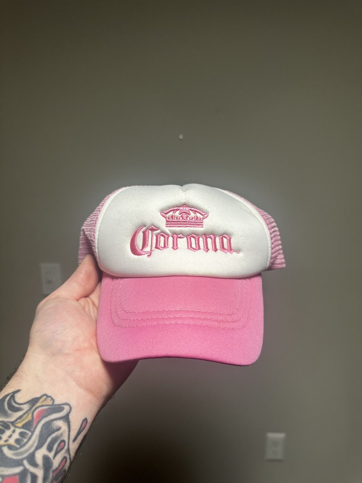 Vintage Y2K Corona Trucker Hat (Pink/White) Size ONE SIZE - 1 Thumbnail