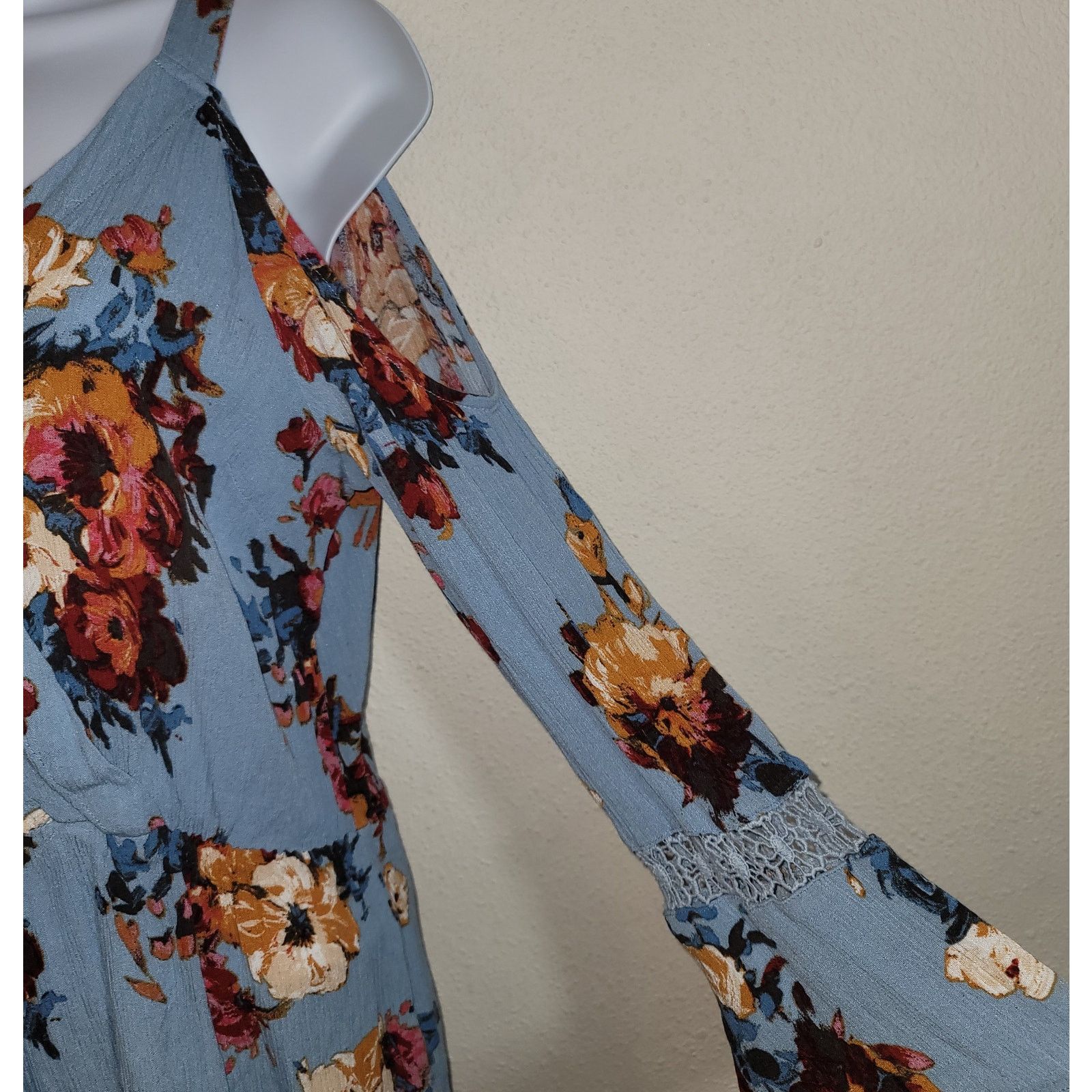 Other Chelesa & Violet Blue Floral Cold Shoulder Women's Romper L Size 34" / US 12 / IT 48 - 6 Thumbnail