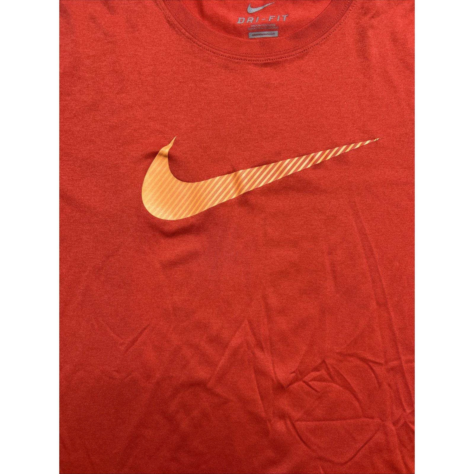 Nike Nike T-Shirt Red Dri-Fit Light Weight Activewear Men Size XL Size US XL / EU 56 / 4 - 4 Thumbnail
