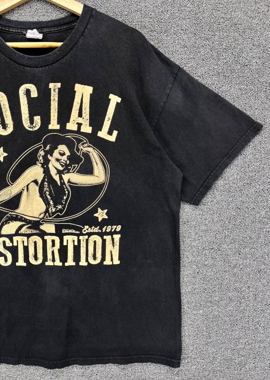 Band Tees Vintage Y2k Social Distortion Punk Rock Band Tees T Shirts Size US XL / EU 56 / 4 - 4 Thumbnail