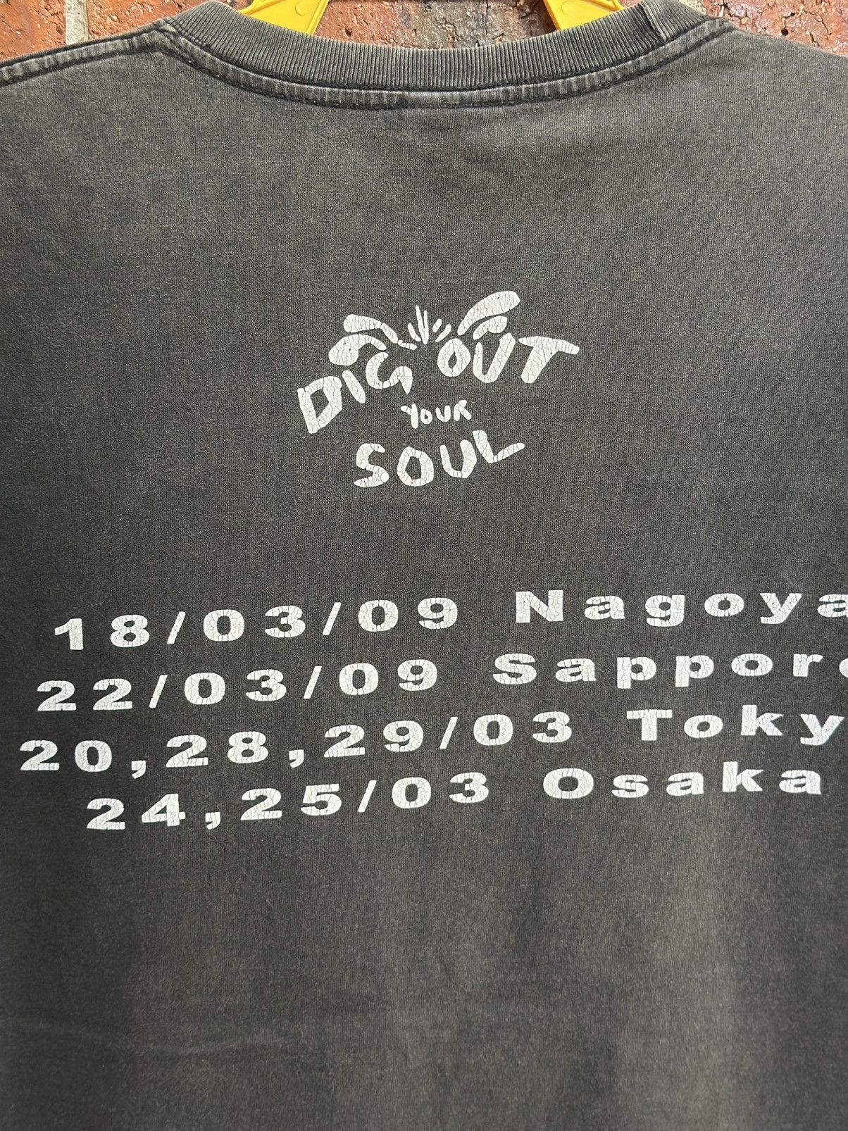 Band Tees × Vintage Vintage Oasis Dig Out Your Soul Sun Faded Tee Size US S / EU 44-46 / 1 - 4 Thumbnail