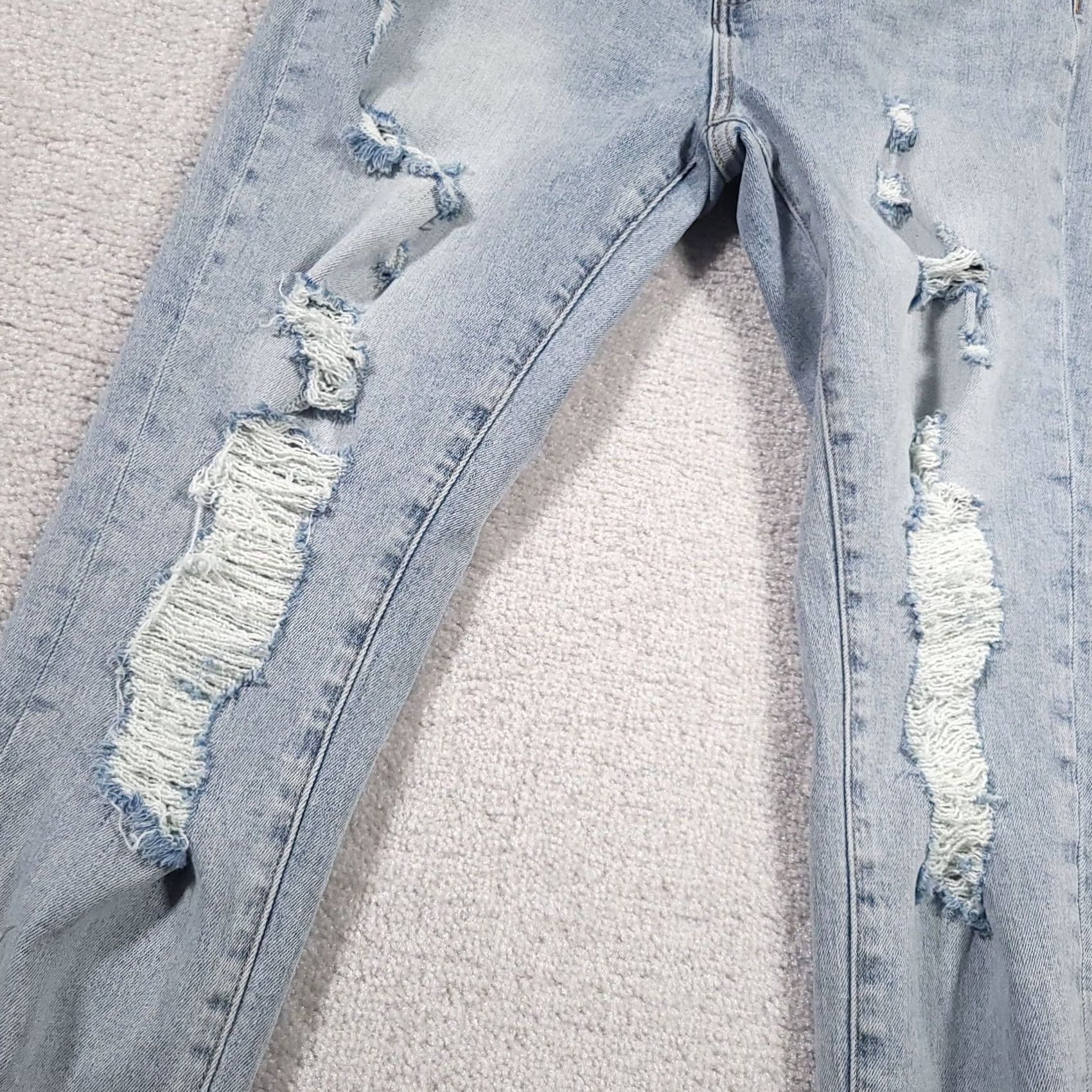 Vintage RISEN Los Angeles Destroyed Light Wash Straight Jeans Women's 30/11 Stretch Jeans Straight Womens 5-Pocket Denim Blue Modern Casual Jeans Size 32" / US 10 / IT 46 - 4 Thumbnail
