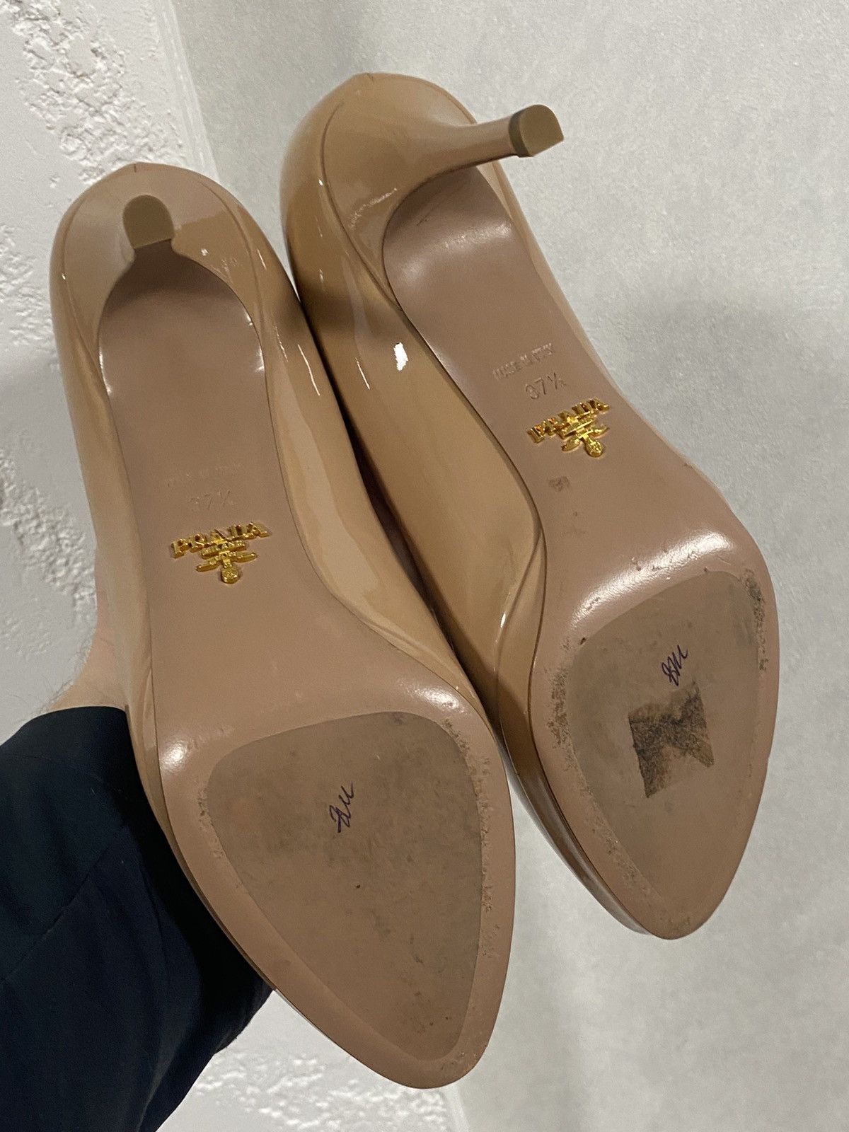 Prada Prada Beige Patent Leather Heels Size: 37.5 Size US 7.5 / IT 37.5 - 8 Thumbnail