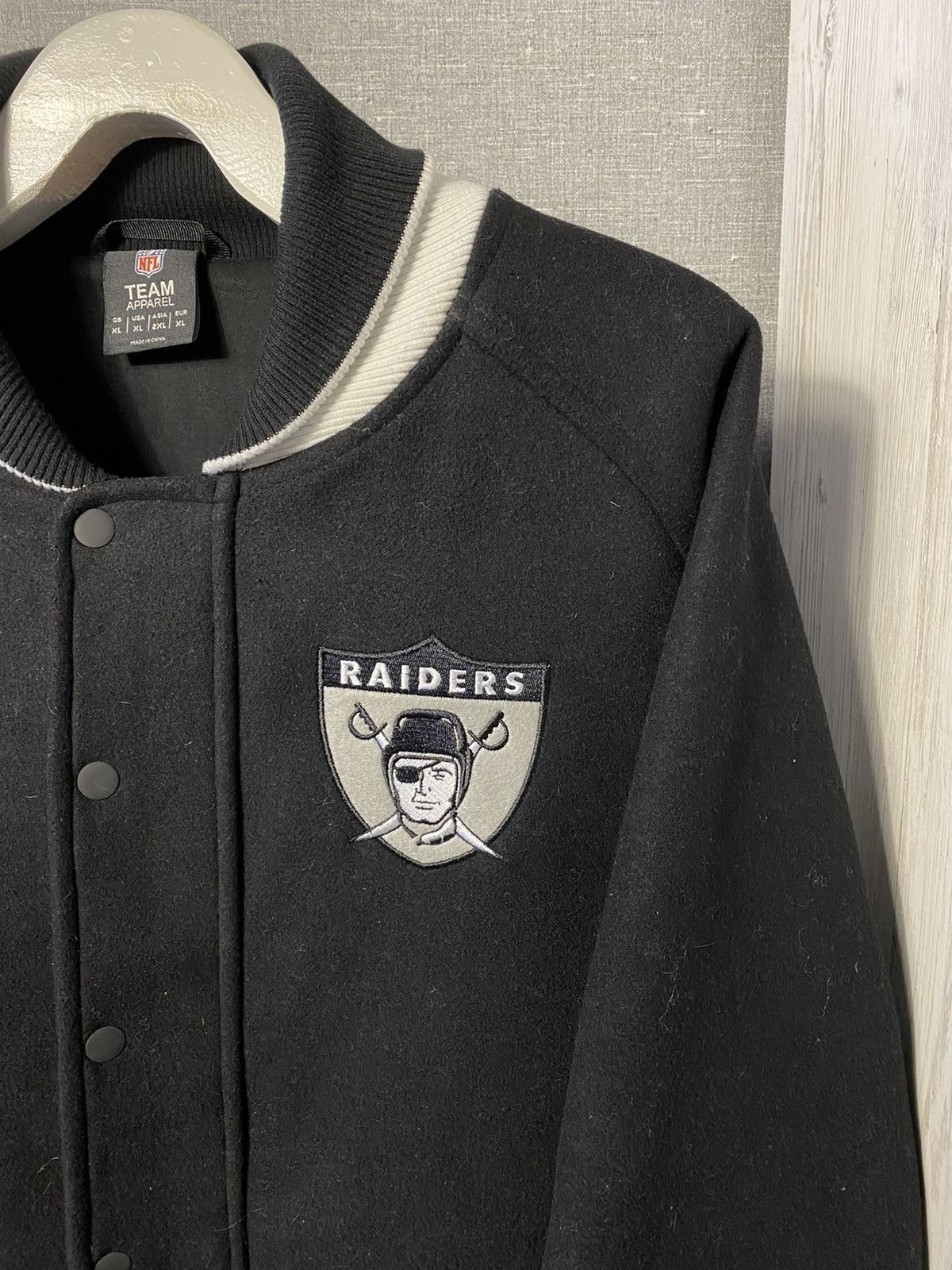 NFL × Vintage Vintage Raiders NFL WOOL Bomber Jacket BIG LOGO Size XL Size US XL / EU 56 / 4 - 5 Thumbnail