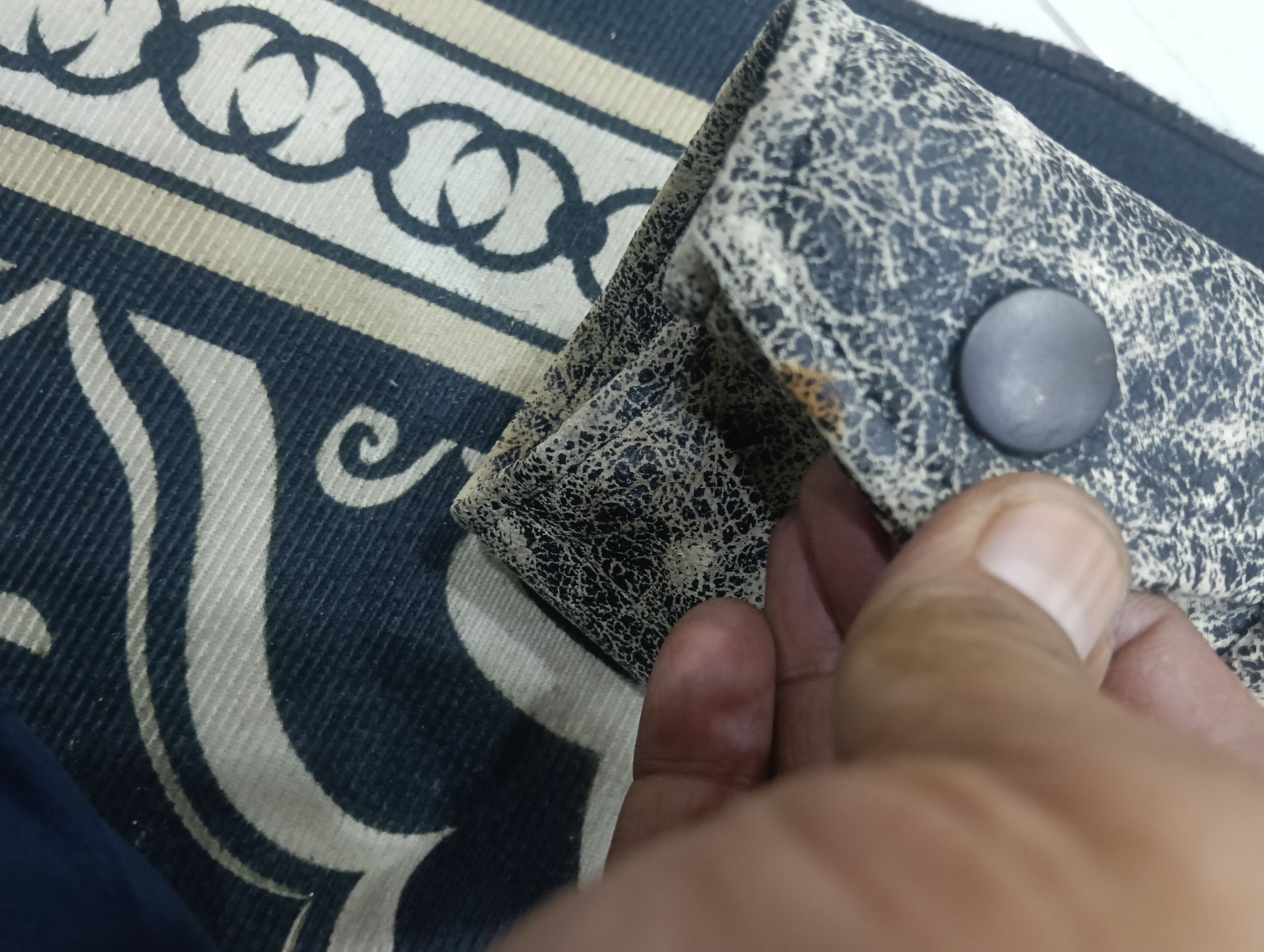Le Grande Bleu (L.G.B.) Limited MSGR Japan Brand Like Bondage Crackled Style Size US L / EU 52-54 / 3 - 25 Thumbnail