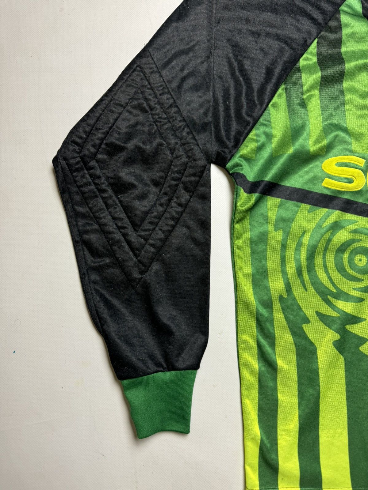 Umbro × Vintage Rare vintage Umbro Manchester United GK soccer jersey Size US S / EU 44-46 / 1 - 6 Thumbnail