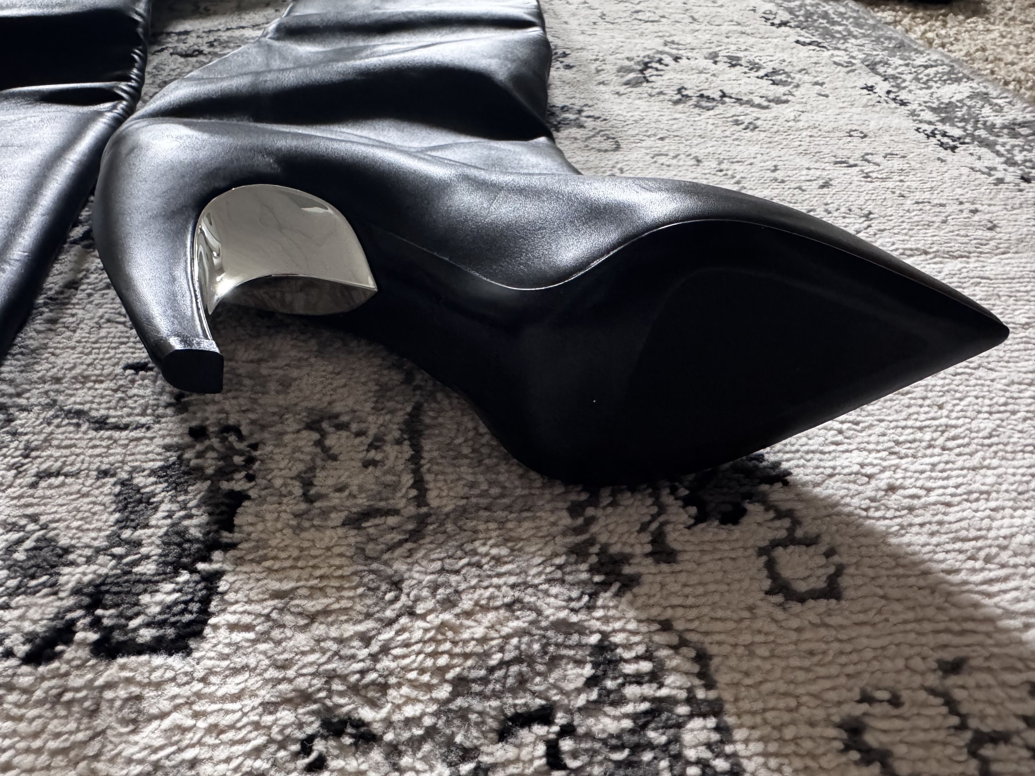 Alexander McQueen Alexander McQueen Armadillo black boots size 37.5 Size US 7.5 / IT 37.5 - 5 Thumbnail