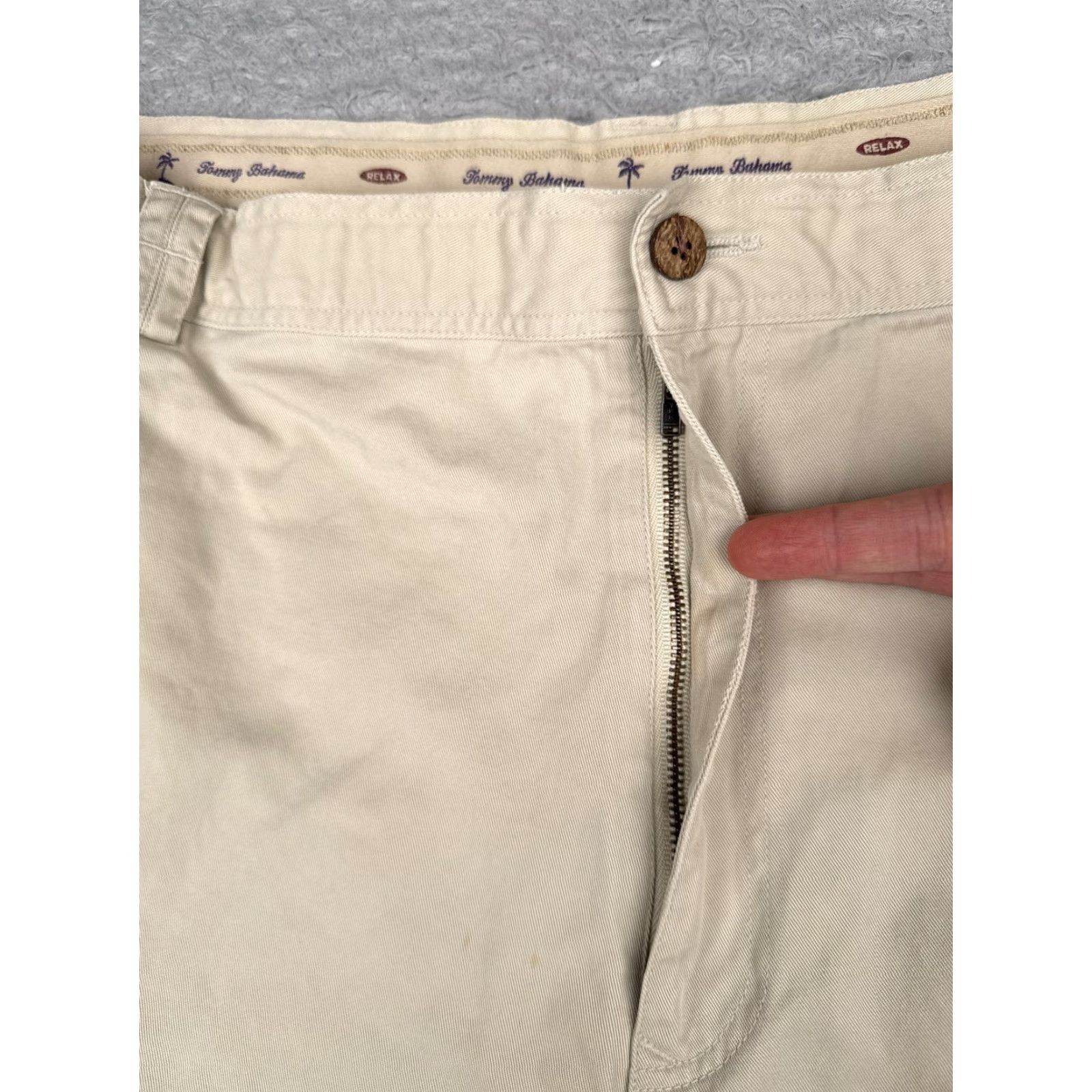 Tommy Bahama Tommy Bahama Shorts Mens 40 Chino Khaki Beige Relax Flat Front Zip Pocket Casual Beach Size US 40 / EU 56 - 6 Thumbnail