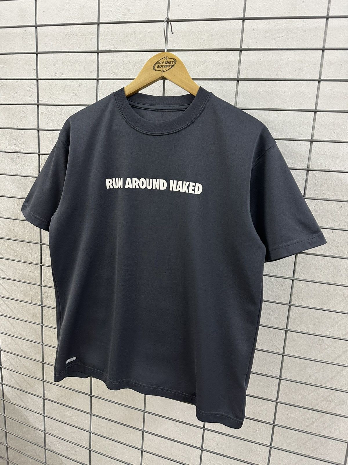 Nike Rare Vintage Nike Air Run Around Naked Kinda Dri Fit Jersey Size US L / EU 52-54 / 3 - 3 Thumbnail