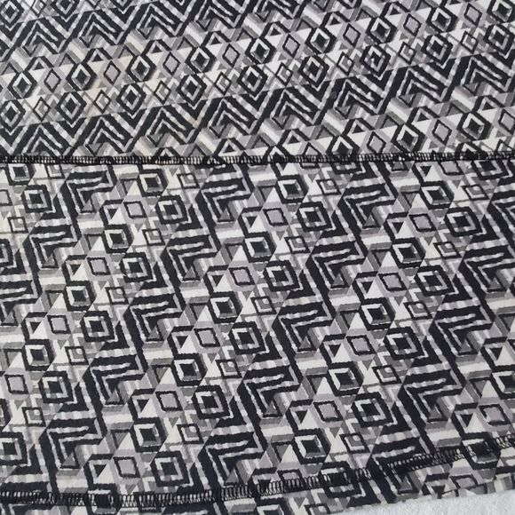 Designer Aventura 100% Organic Cotton Black & White Geometric Sz. XL Size 38" / US 16 / IT 52 - 2 Thumbnail