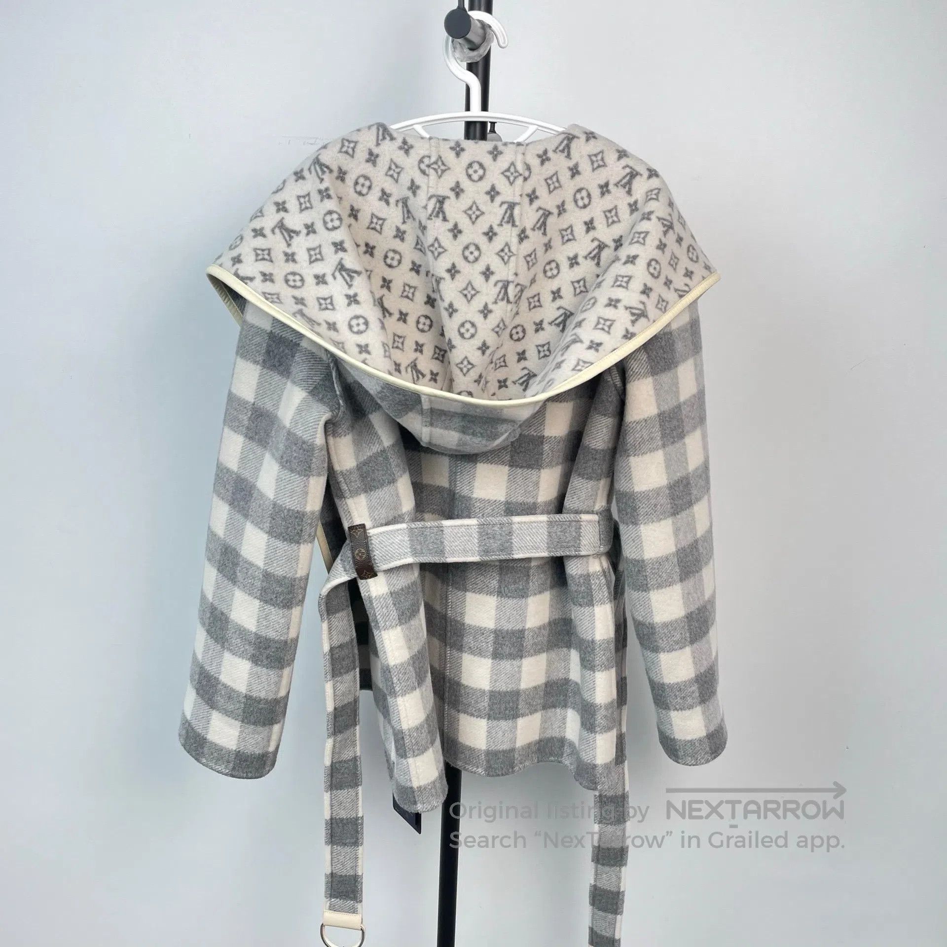 Louis Vuitton Louis Vuitton Light Gray and White Full Print Double-Faced Size XS / US 0-2 / IT 36-38 - 2 Thumbnail