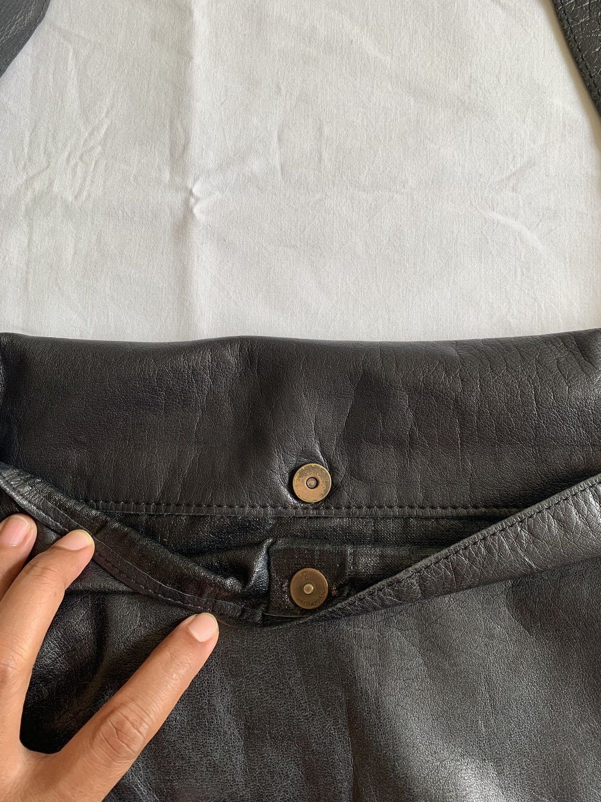 Moschino VINTAGE MOSCHINO BLACK LEATHER SLING BAG Size ONE SIZE - 12 Thumbnail