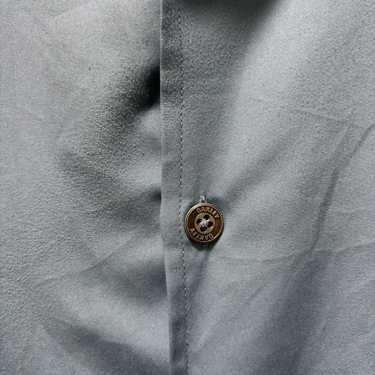 Oakley × Vintage Oakley Light Blue Metal Emblem Logo Button Up Size US L / EU 52-54 / 3 - 4 Thumbnail