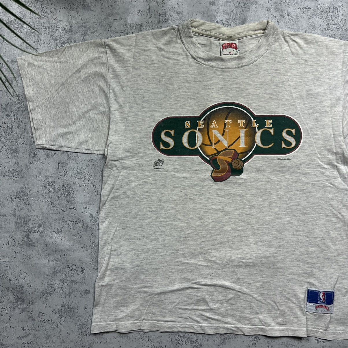 Nutmeg 90s Nutmeg Seattle Sonics Vintage NBA Oversized Tee T-Shirt Size US M / EU 48-50 / 2 - 2 Thumbnail