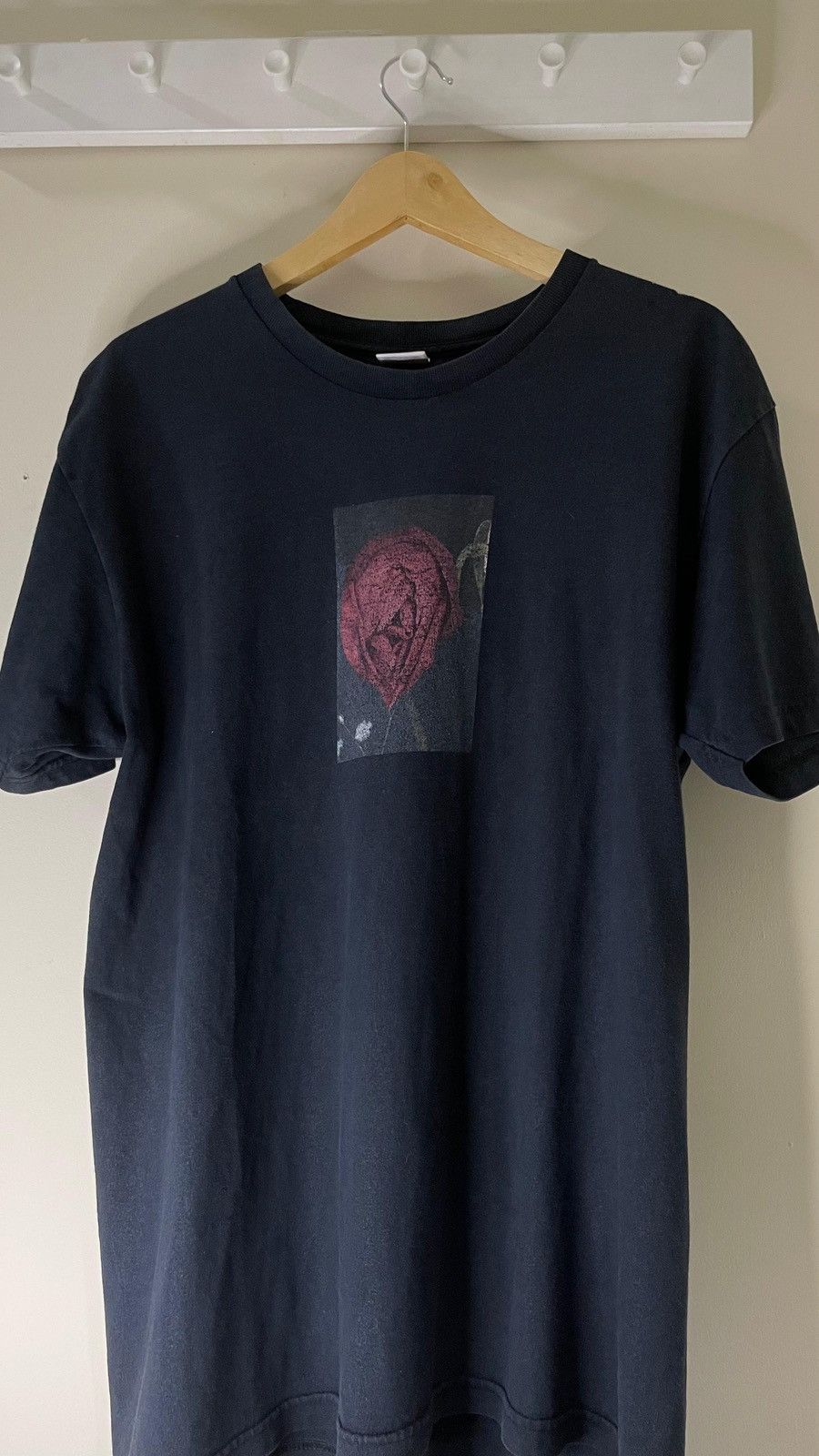 Supreme Supreme x Araki Rose Tee Black Size US L / EU 52-54 / 3 - 3 Thumbnail