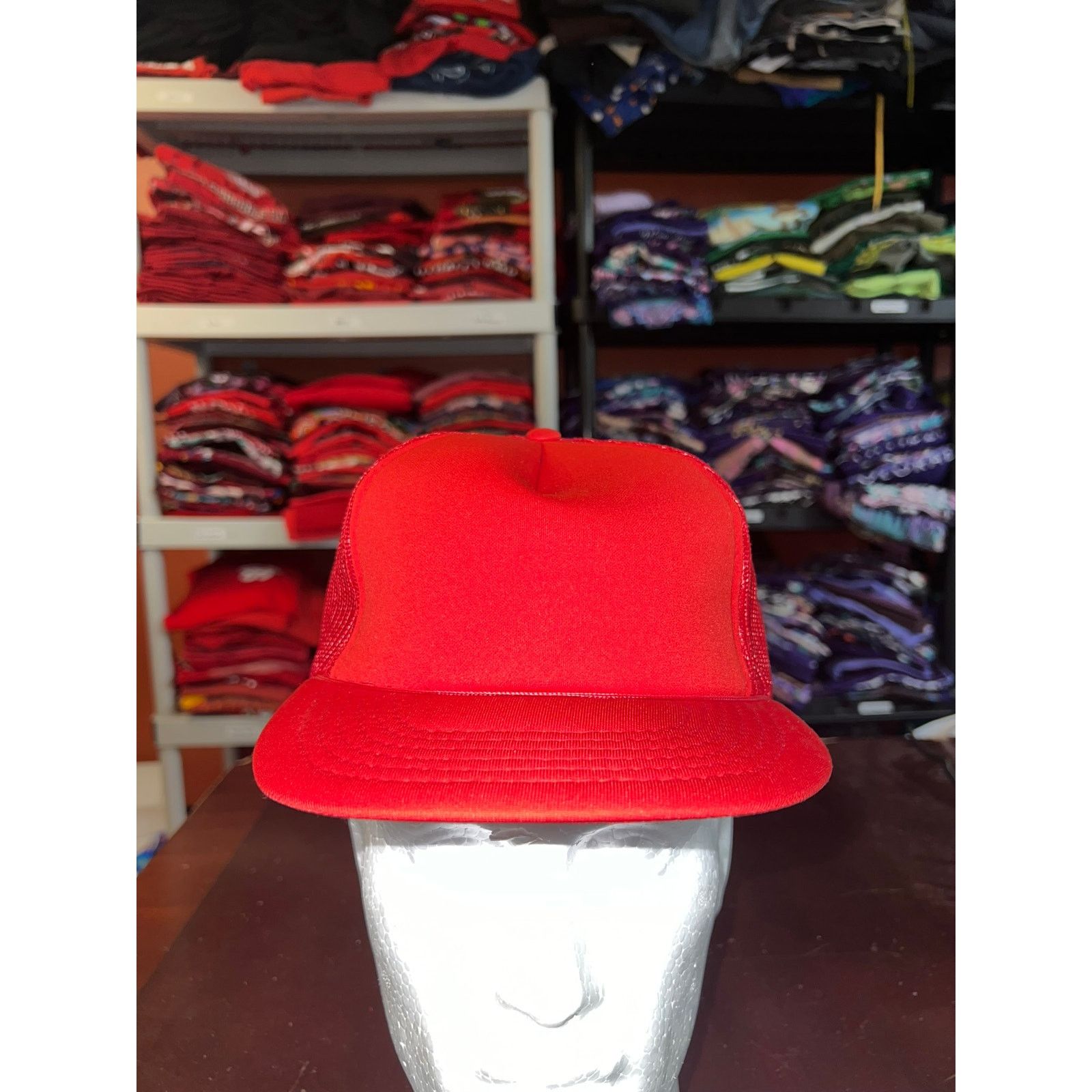 Vintage Vintage Red Blank Hat Trucker Mesh Snapback Cap Headwear OS Size ONE SIZE - 1 Thumbnail