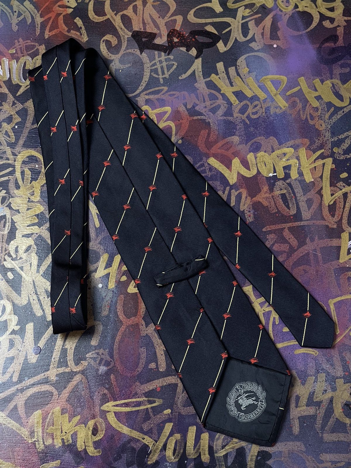 Burberry Burberrys Vintage Luxury Italian Silk Tie Size ONE SIZE - 1 Thumbnail