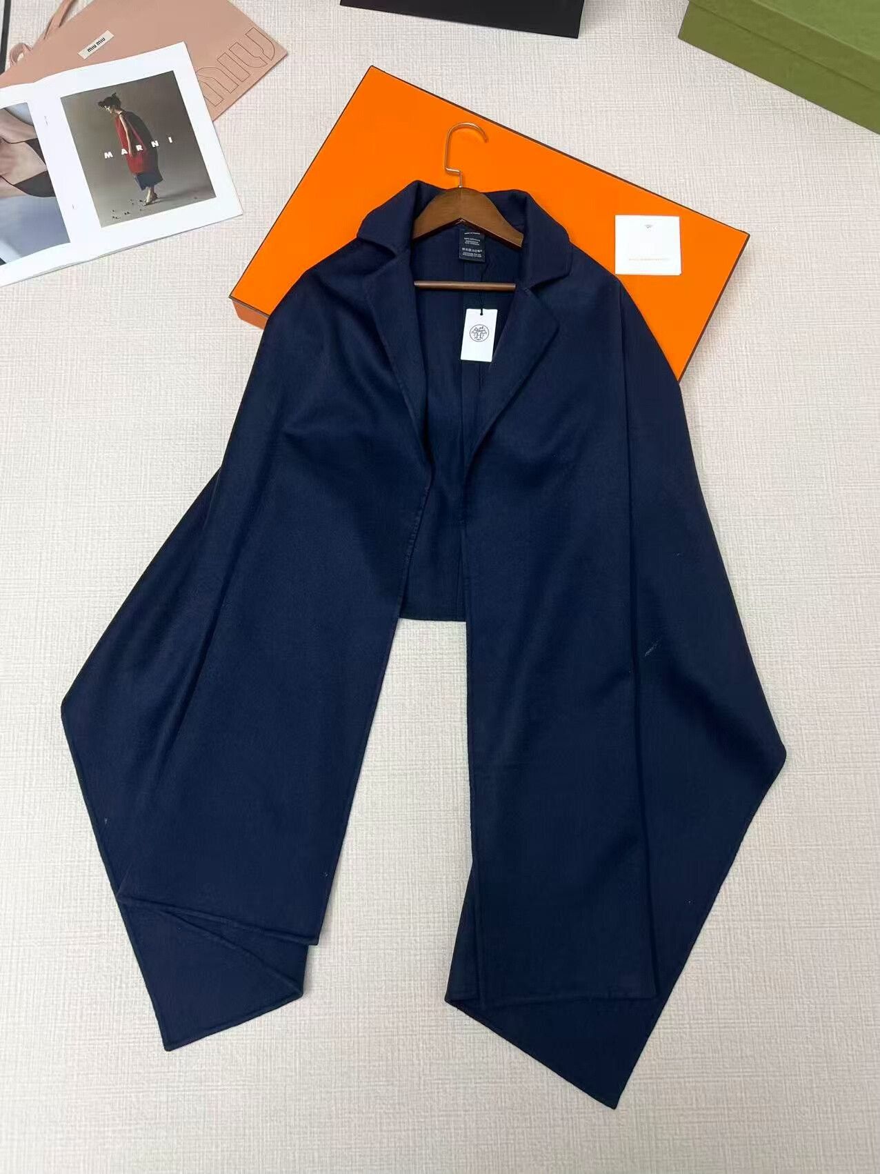 Hermes Hermes Cashmere Shawl in Dark Blue Size ONE SIZE - 1 Thumbnail