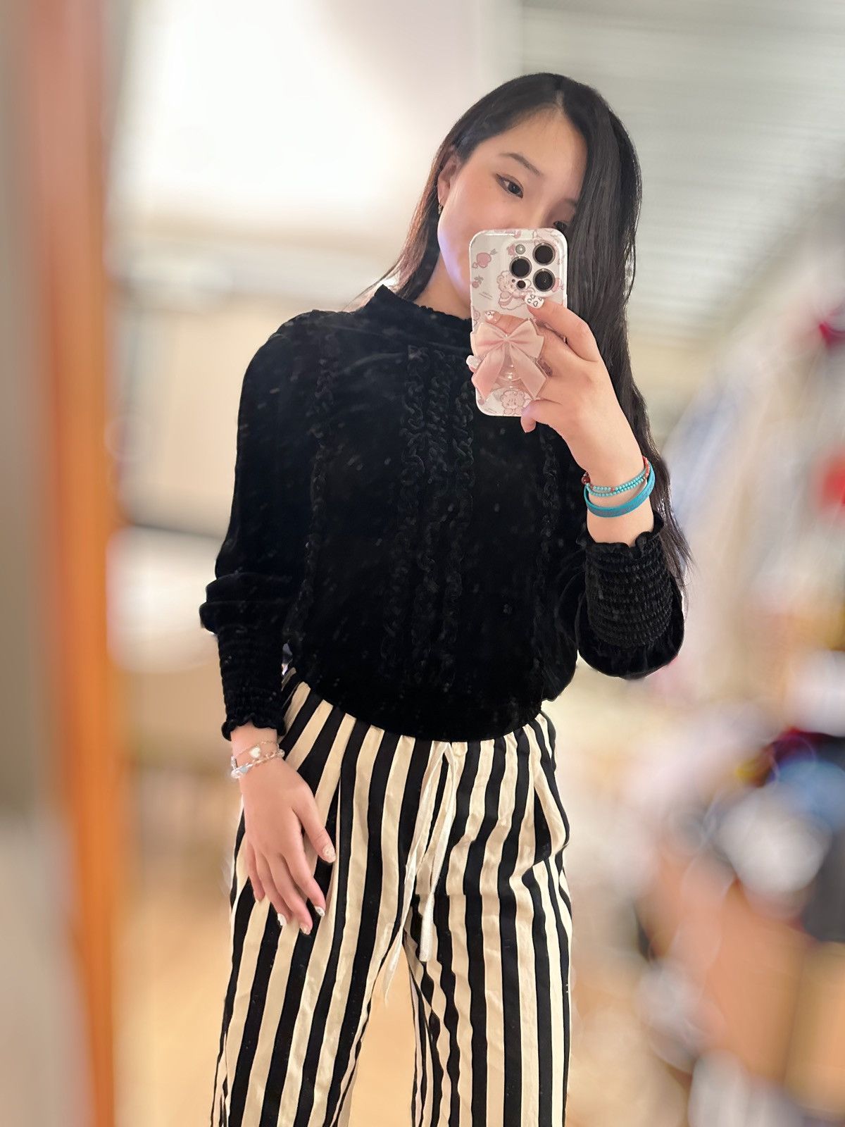 Frame Frame Ruffled Velvet Turtleneck Top Size XS Size XS / US 0-2 / IT 36-38 - 1 Thumbnail