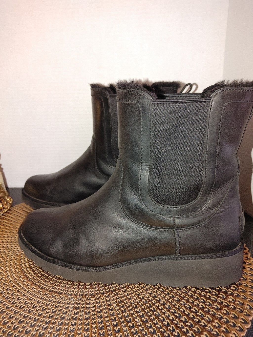 UGG Australia Laurelle Leather Boots Size 9.5
