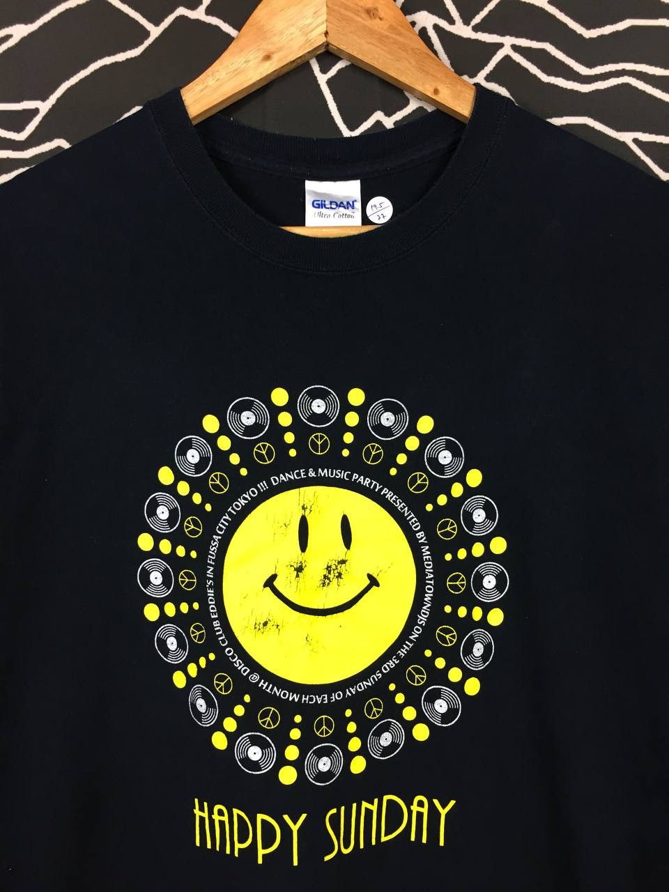 Vintage Disco Club Eddie's Fussa City Tokyo Smiley Happy Sunday Tee Size US M / EU 48-50 / 2 - 3 Thumbnail