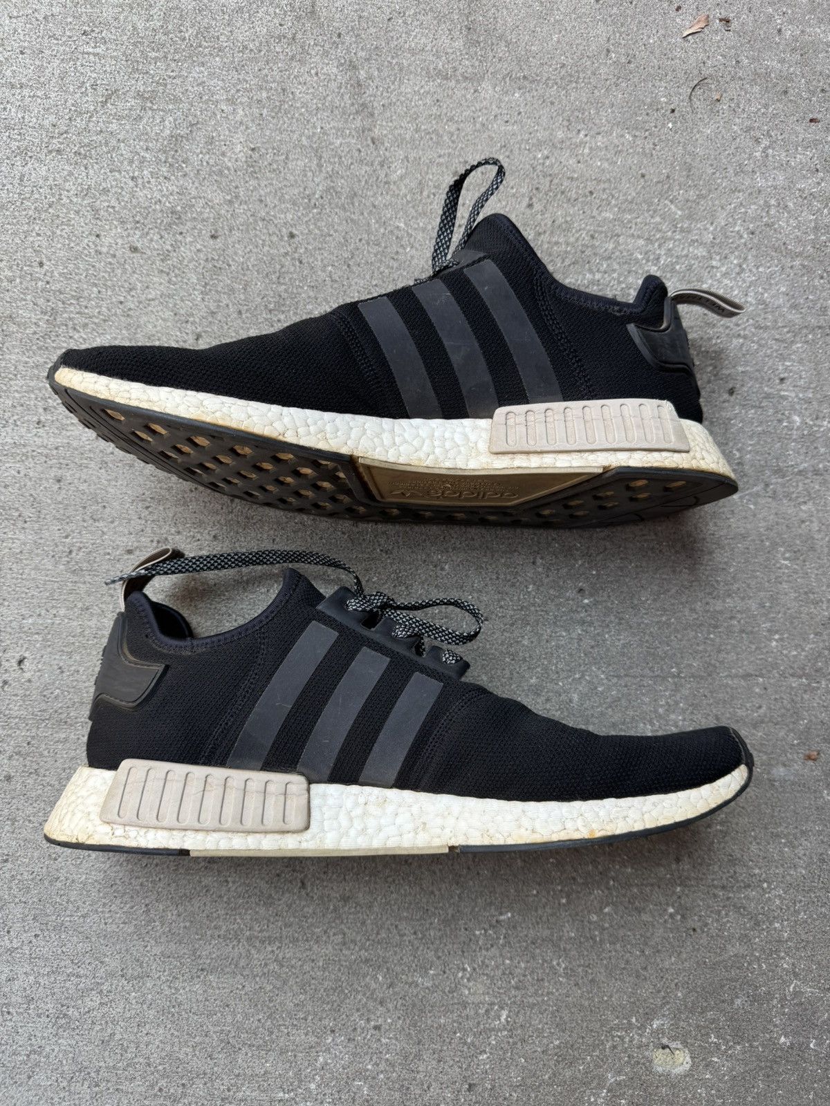 Adidas ADIDAS NMD R1 AUSTRALIA FOOTLOCKER EXCLUSIVE BLACK SAND 14 M Size US 14 / EU 47 - 2 Thumbnail