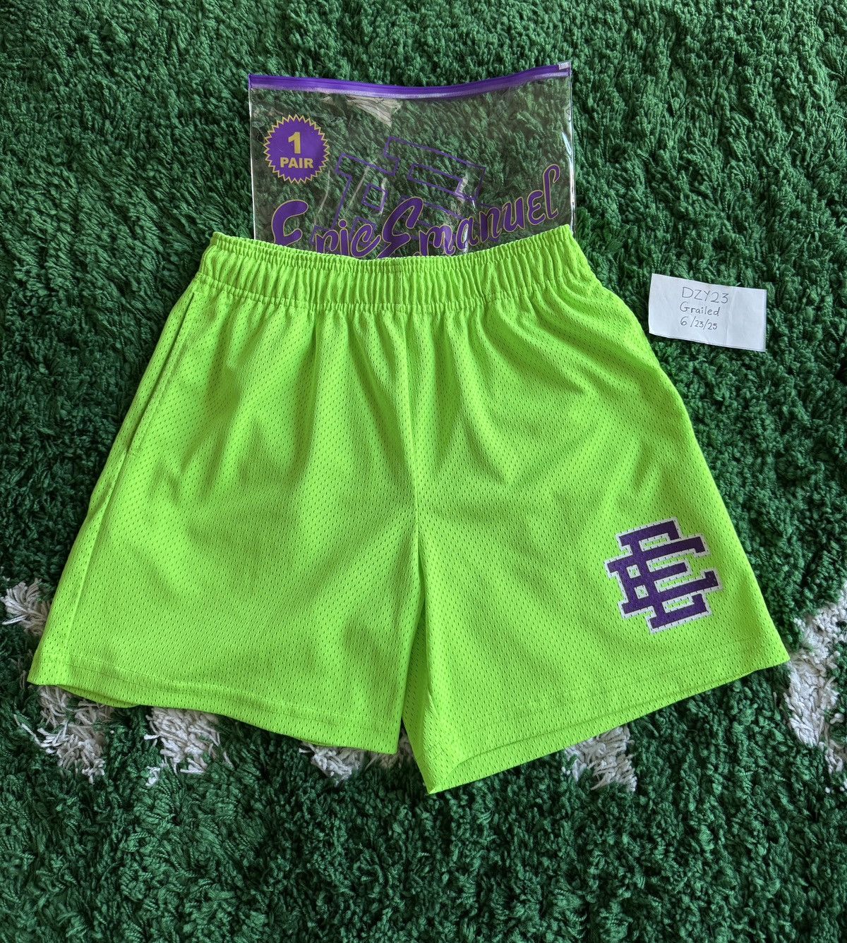 Eric Emanuel Eric Emanuel Bright Slime Green SS21 medium Size US 30 / EU 46 - 1 Thumbnail