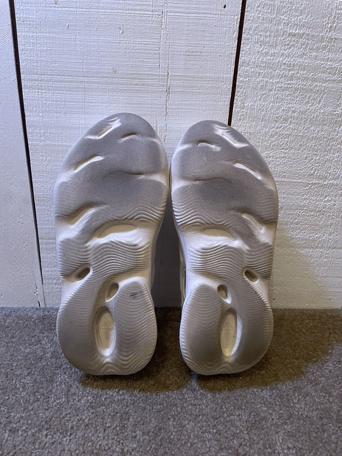 Yeezy Roam runner Size US 11 / EU 44 - 6 Thumbnail