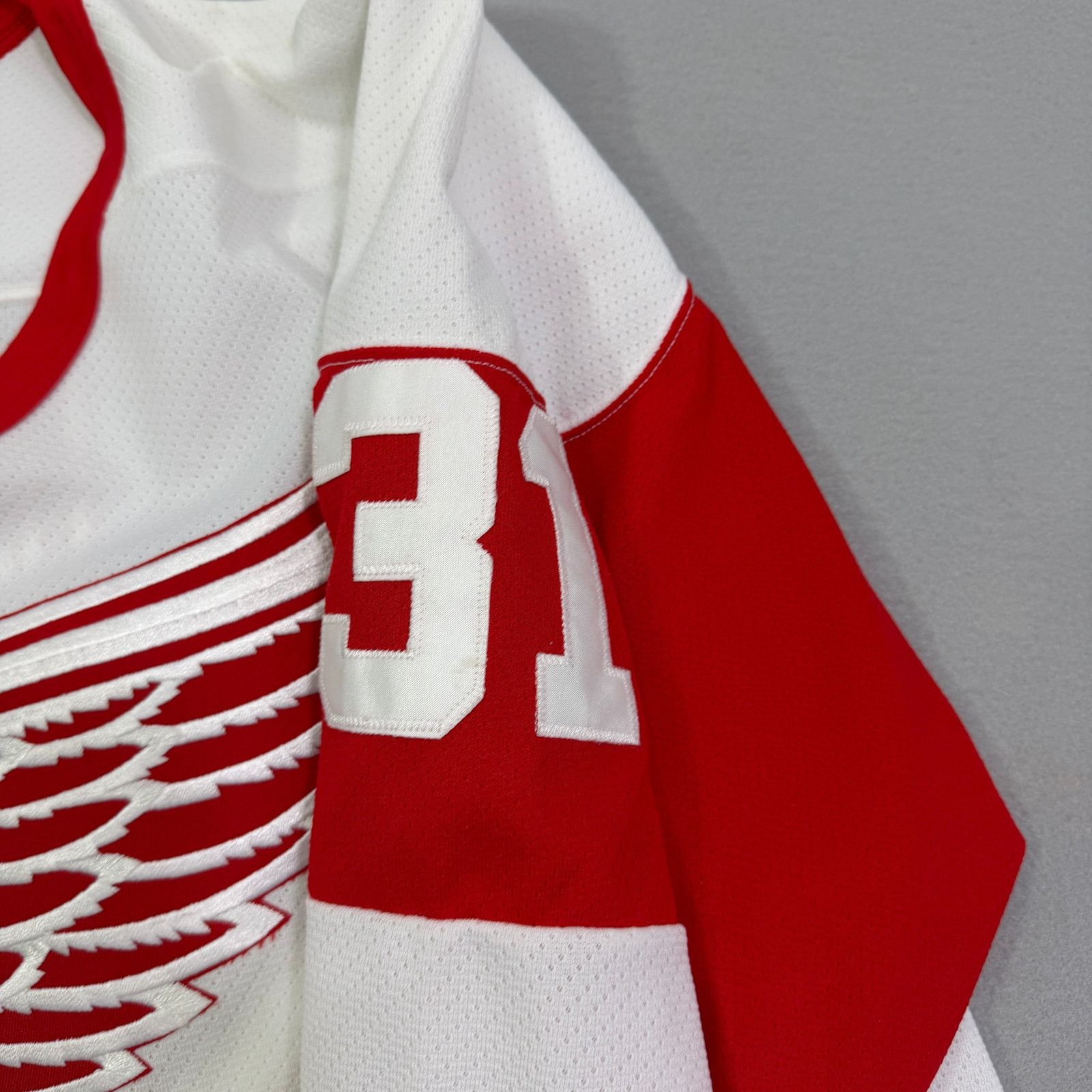 Vintage Vintage CCM Detroit Red Wings Hubbard #31 Hockey Jersey XL Size US XL / EU 56 / 4 - 9 Thumbnail