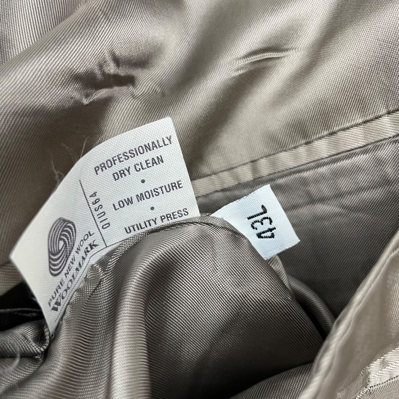 Hart Schaffner Marx Hart Schaffner Marx Men’s 100% Wool 2-Button Suit Beige Plai Size 42L - 6 Thumbnail