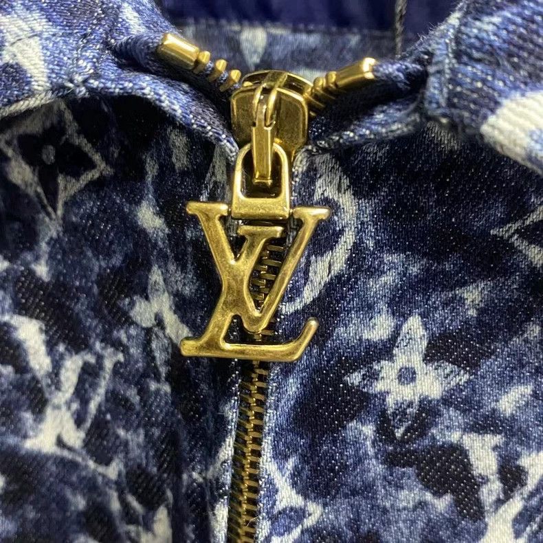 Louis Vuitton louis vuitton 23 latest blue denim jacket with full logo ja Size US M / EU 48-50 / 2 - 4 Thumbnail