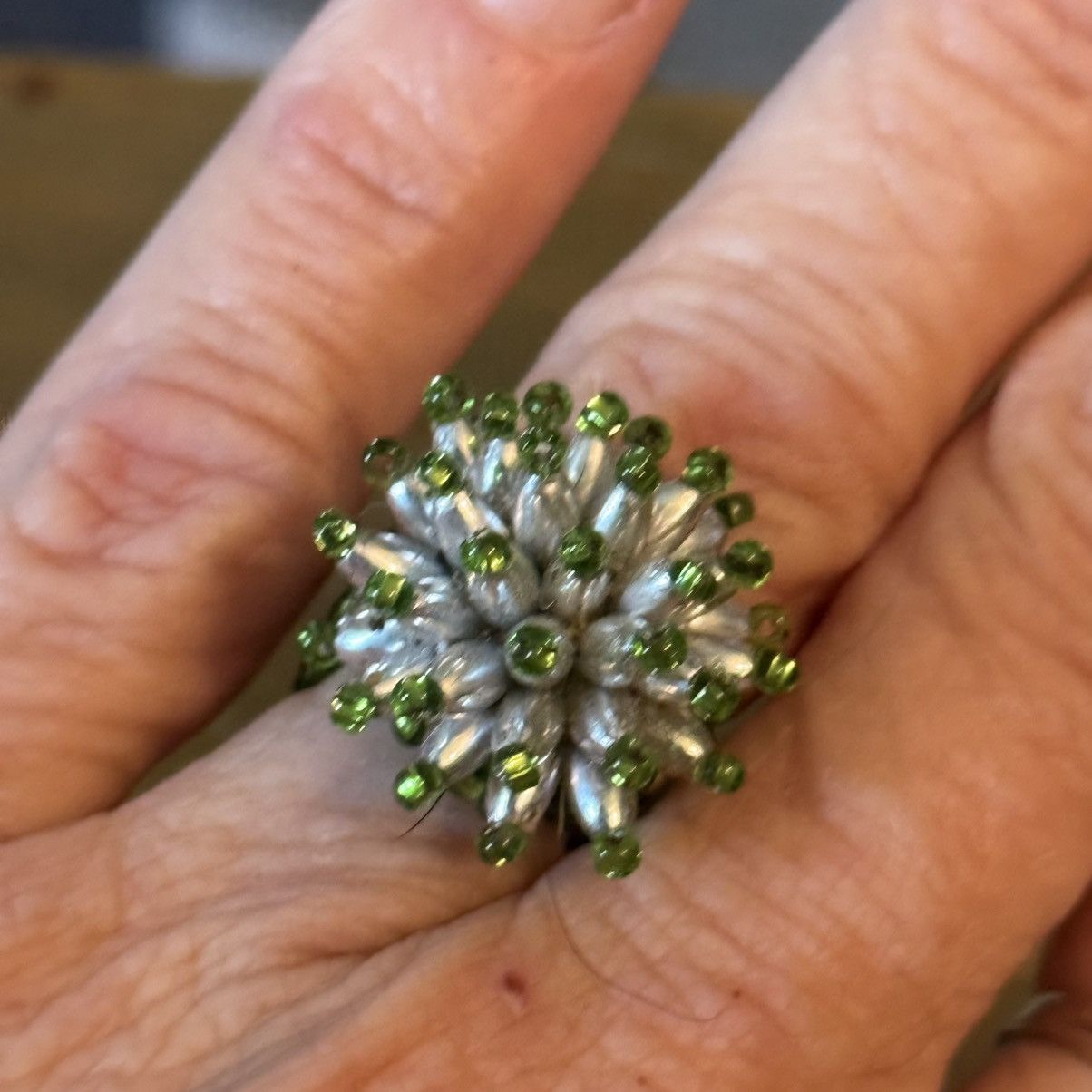 Vintage Vintage green and silver woven beaded starburst ring Size ONE SIZE - 4 Thumbnail