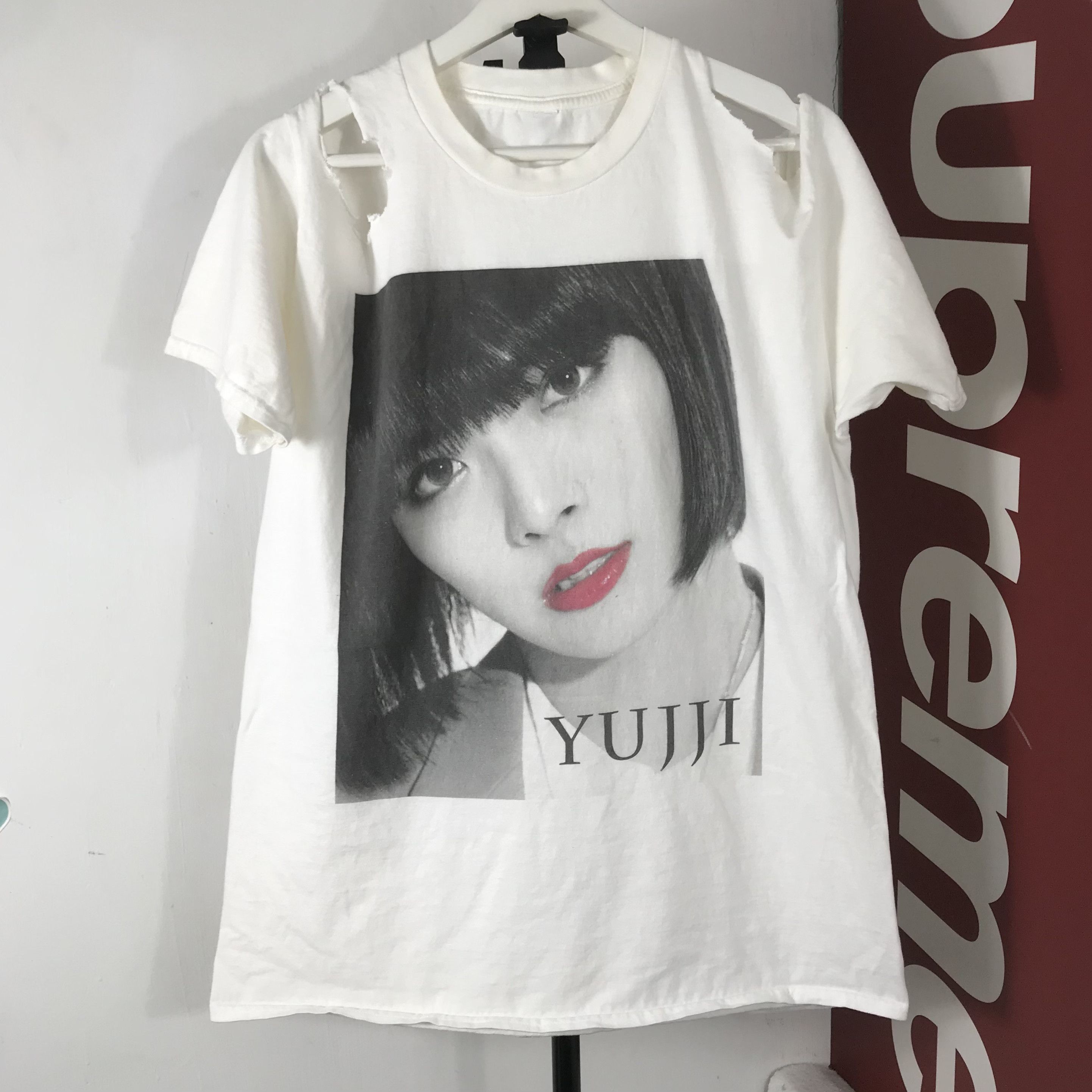 Vintage Vintage YUJJI ARTIST Japan Musician Tee Shirt Size US L / EU 52-54 / 3 - 1 Thumbnail