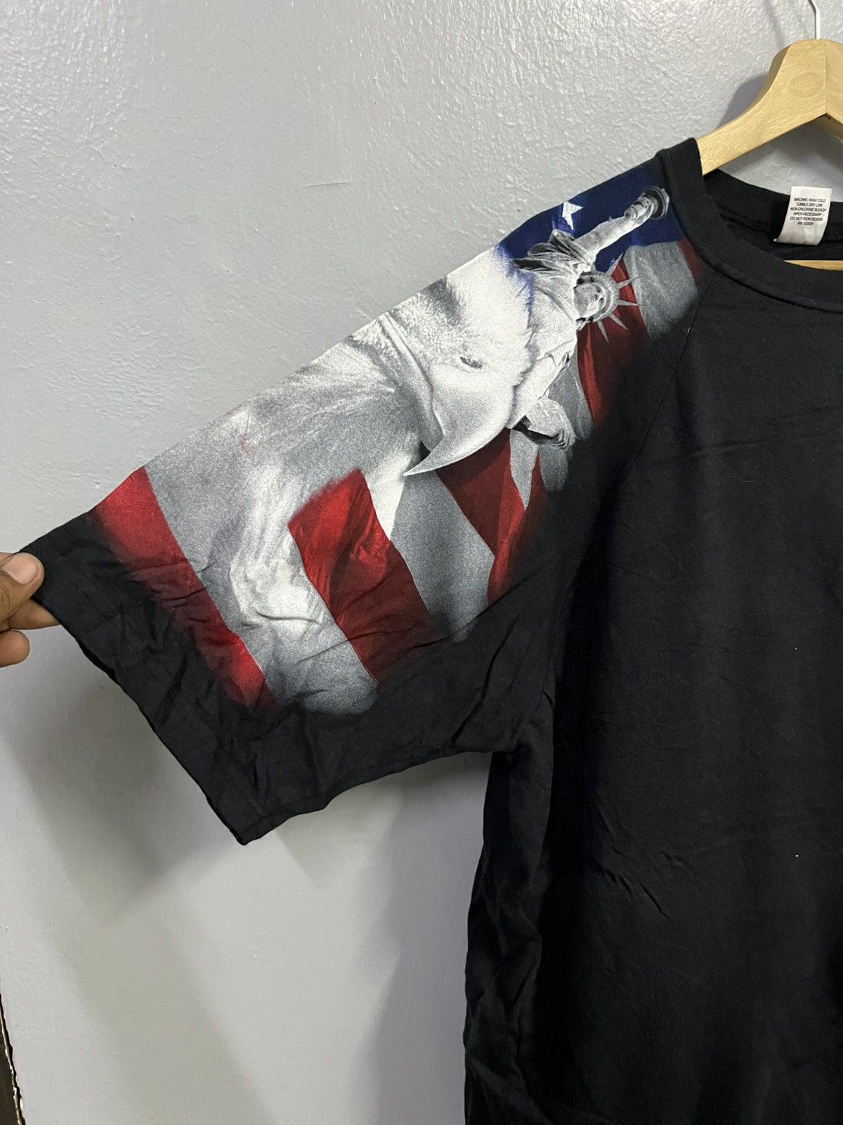 American Eagle Outfitters America flag tee Size US L / EU 52-54 / 3 - 2 Thumbnail