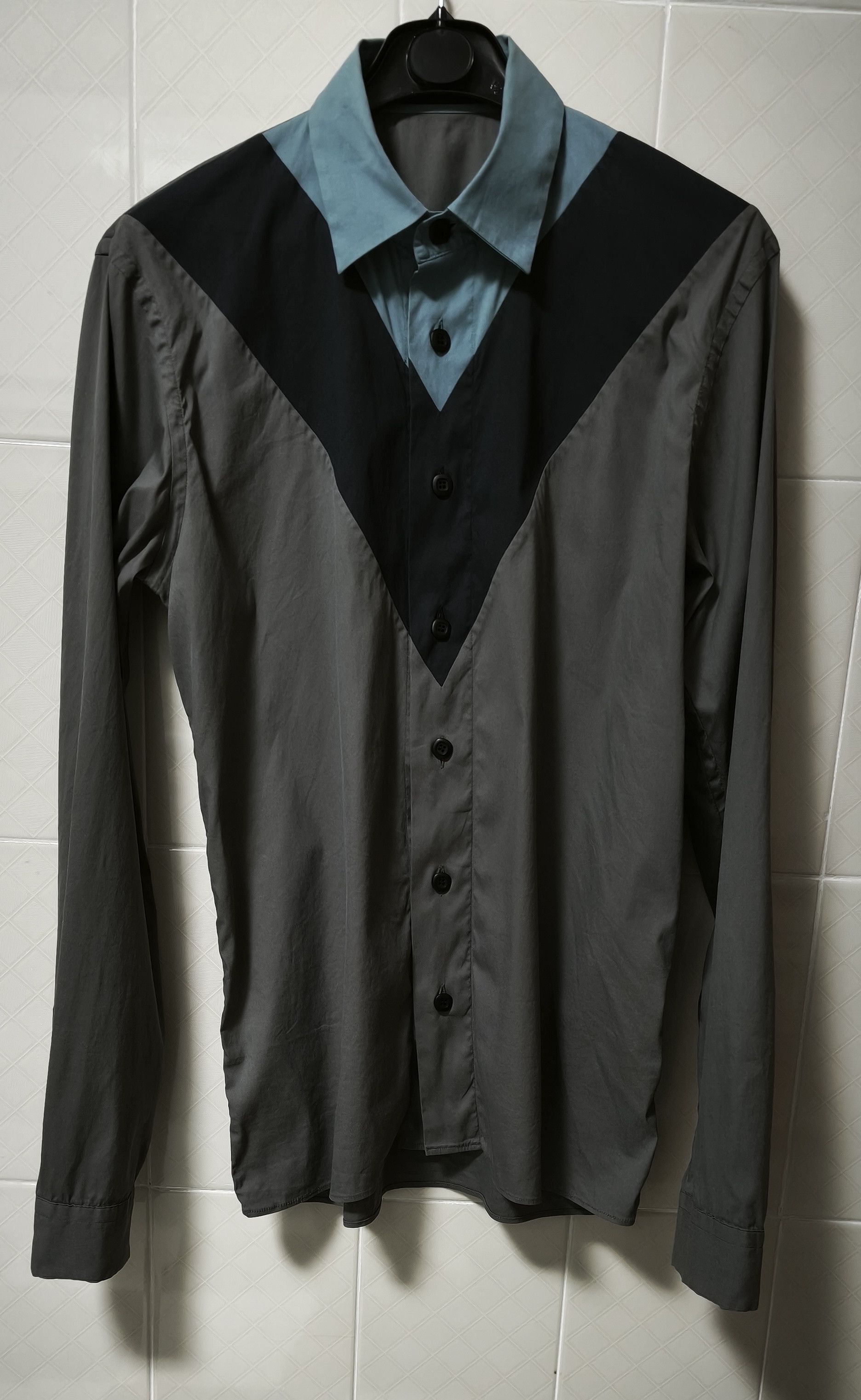 Prada FW2011 - Gray shirt with black and light blue details Size US M / EU 48-50 / 2 - 1 Thumbnail