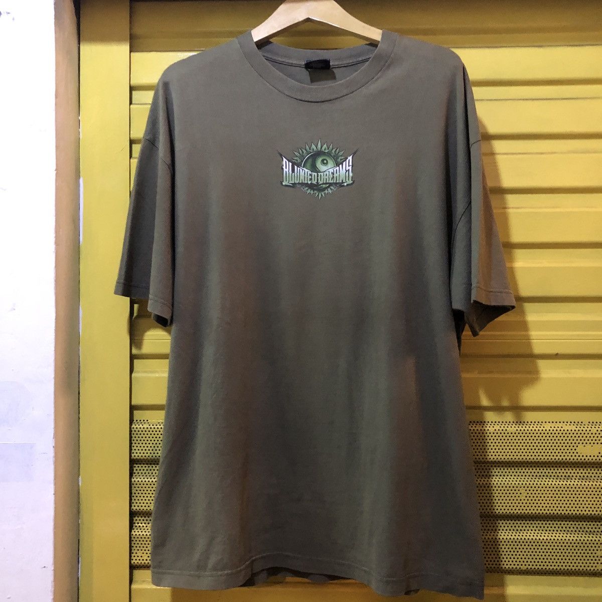 Vintage Streetwear Blunted Dreams tshirt Size US XXL / EU 58 / 5 - 3 Thumbnail