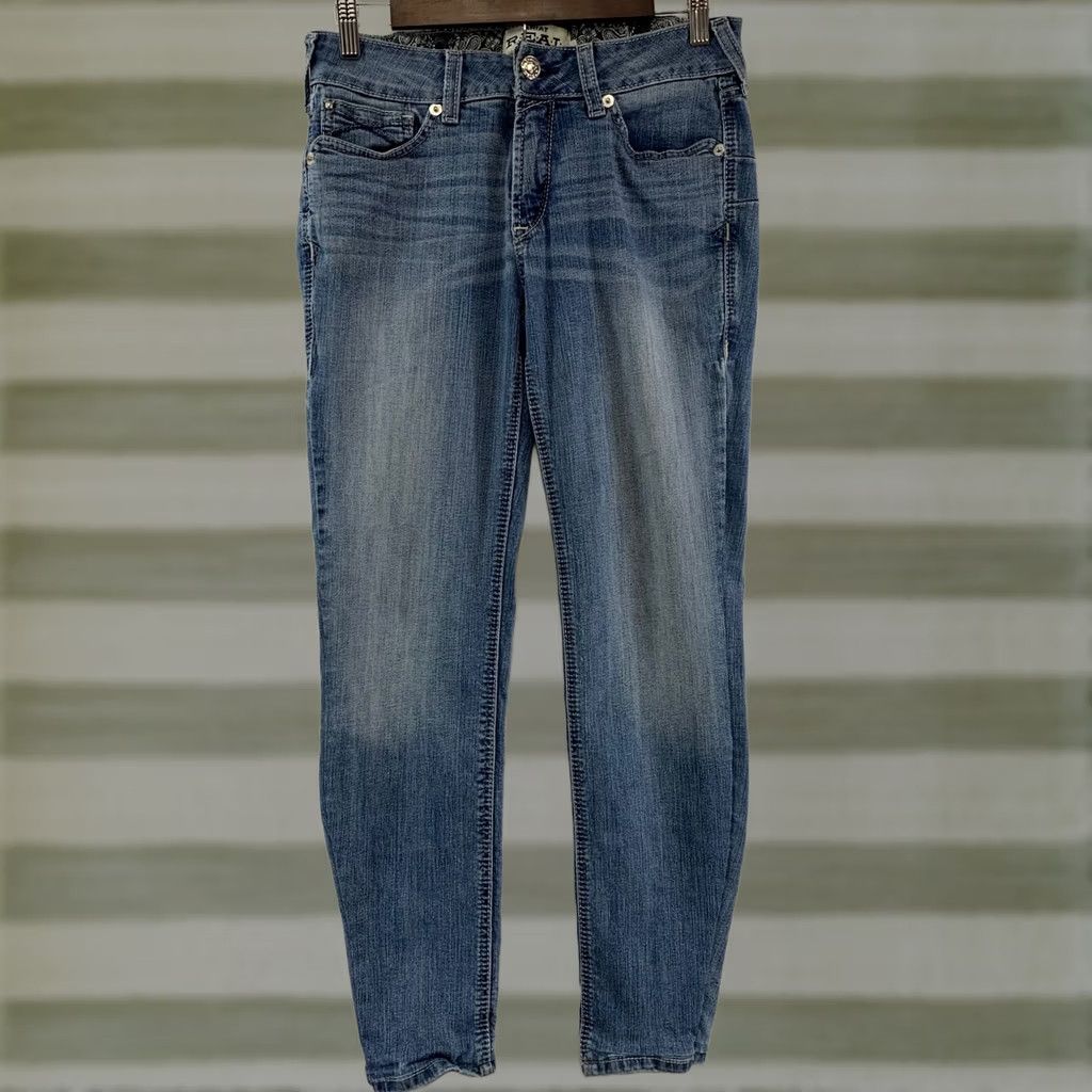 Ariat Ariat REAL Denim Skinny Jeans Womens 30R Medium Wash Blue Embroidered Pockets 5-Pocket Design Stretch Slim Rise Mid Denim Jeans Womens Size 24" / US 00 / IT 34 - 1 Thumbnail