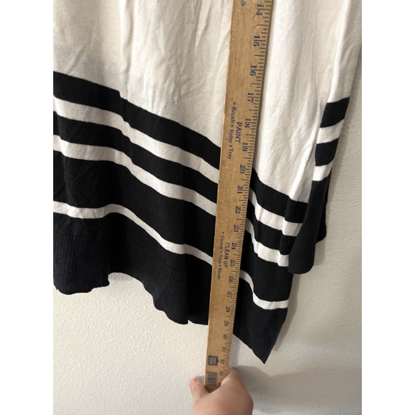 Vince Camuto Vince Camuto Womens Sweater Long Sleeves White & Black Asymmetrical Hem Size S Size S / US 4 / IT 40 - 4 Thumbnail